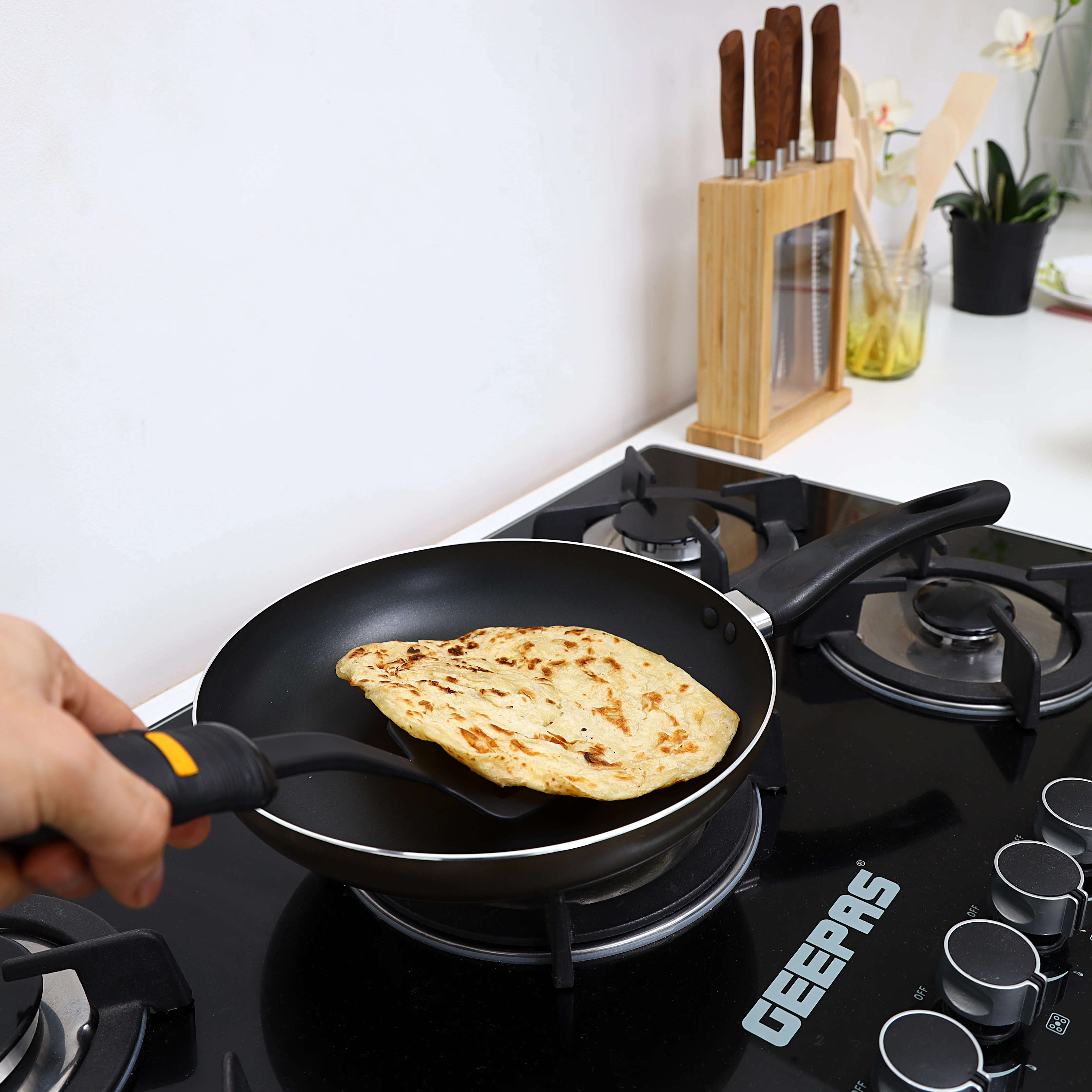 Delcasa DC1296 Aluminium Frypan 26CM| nylon turner, durable non-stick coating and even heat distribution| ergonomic handle & easy-clean design for everyday use| - Image 3