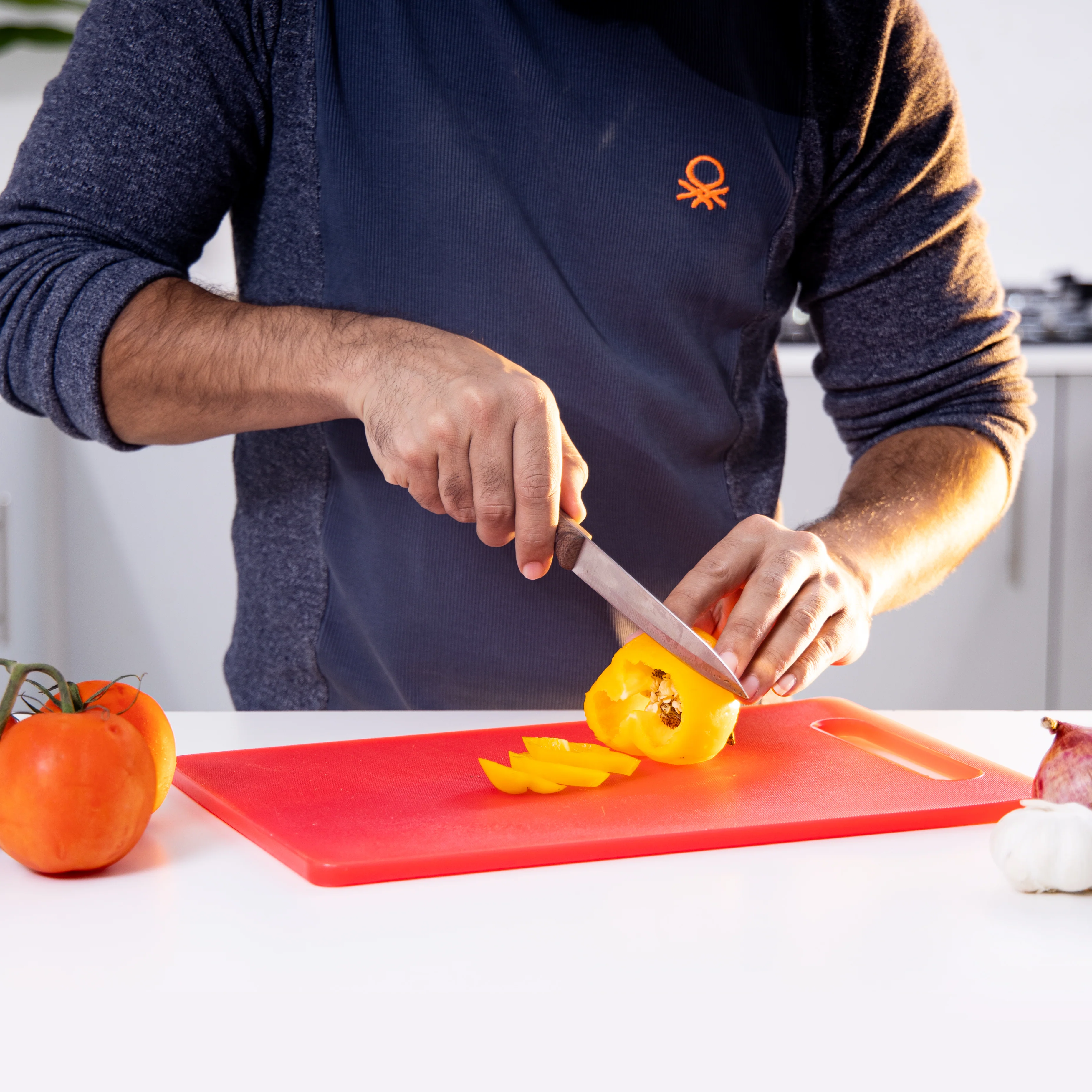 Delcasa DC1852 Classic Cutting Board| made from polyethylene with non-absorbent surface| odorless non-toxic build with easy to clean, durable and size 37x23x1cm| - Image 2