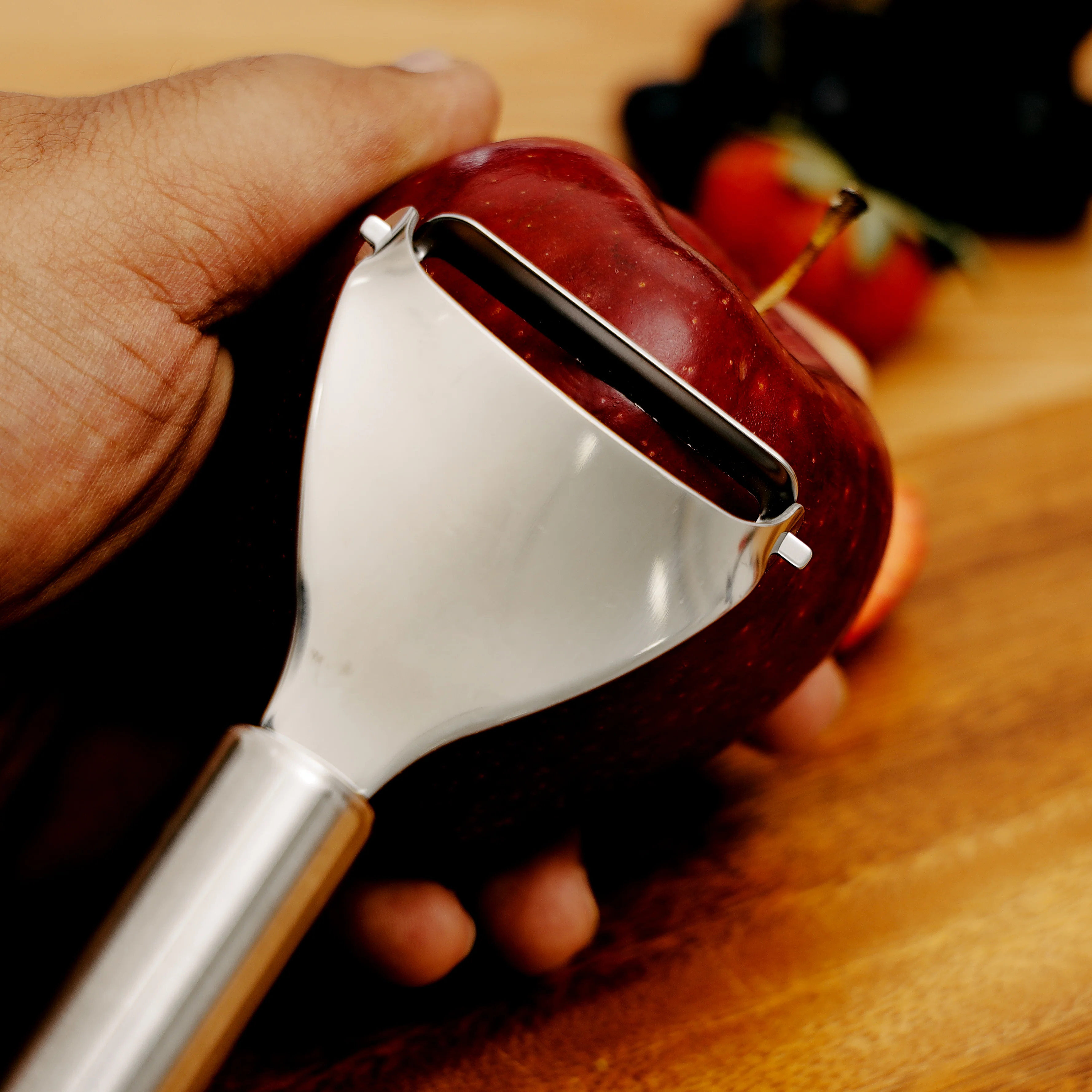 Delcasa DC1921 Stainless Steel Triangle Peeler| stainless steel blade & strong PP handle| Lightweight, dishwasher safe, hassle-free construction for easy peeling| - Image 3