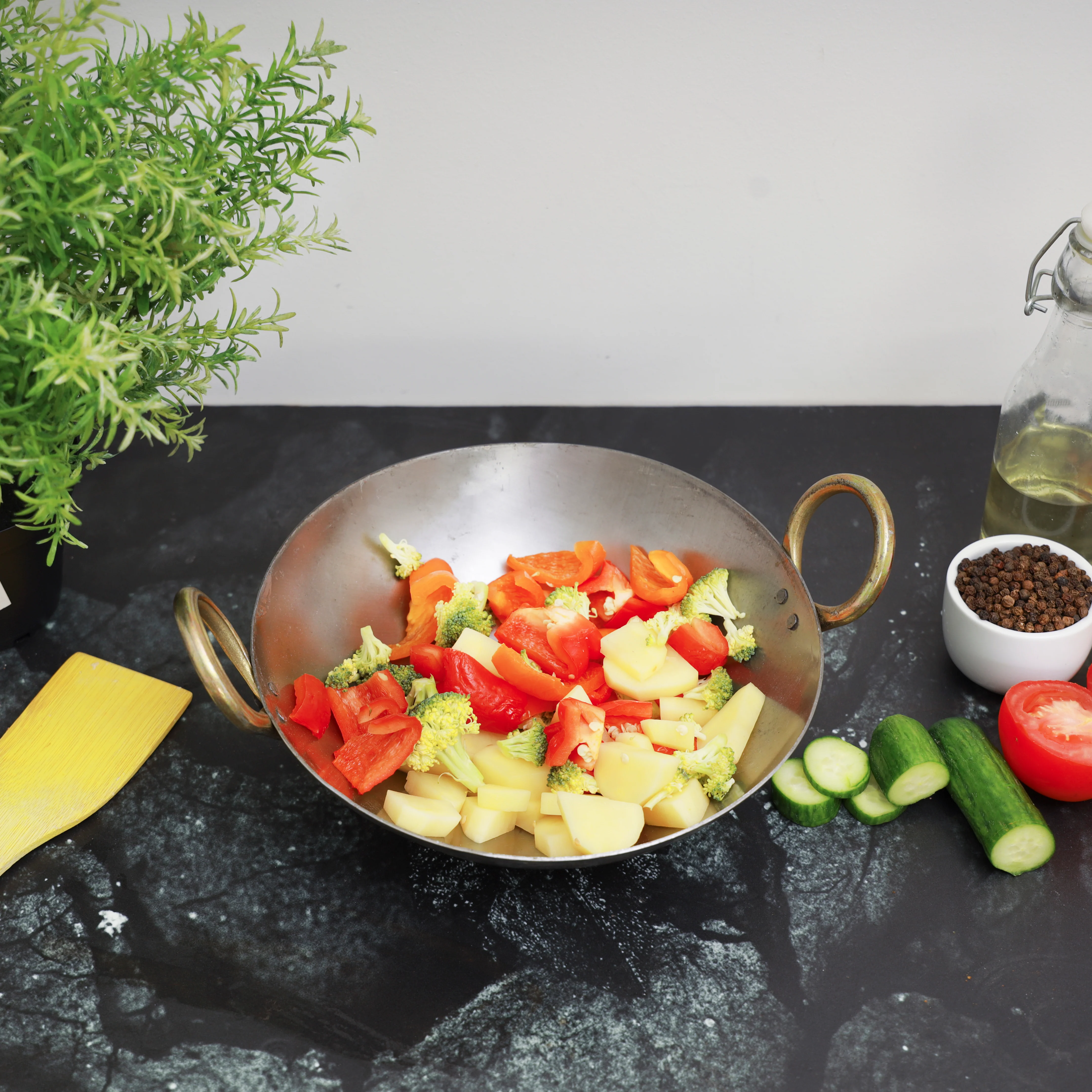 Delcasa DC1990 Iron Kadai 25cm | traditional cooking, frying and sautéing| Heavy duty iron body ensures heat retention with strong side handles for safe uses | - Image 3