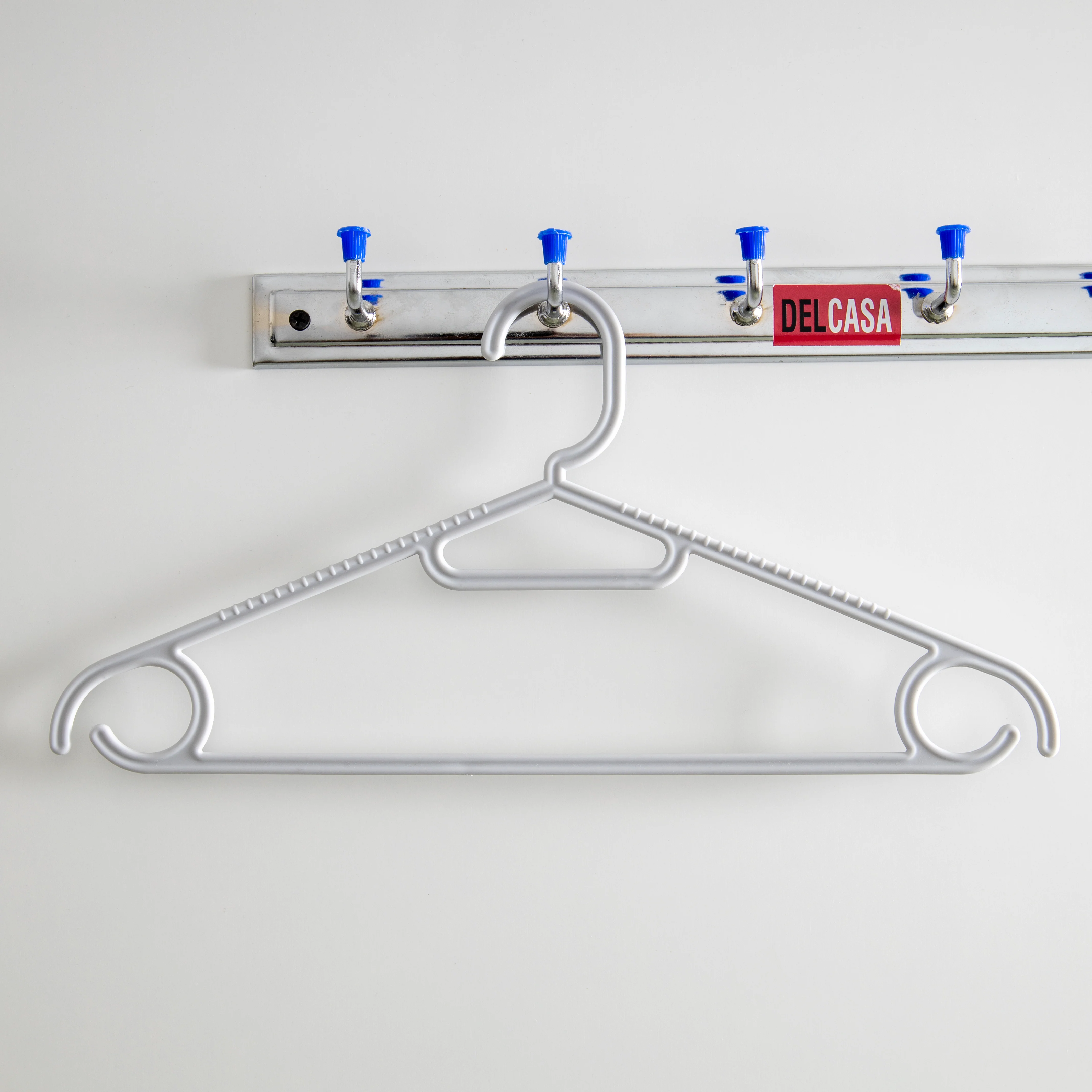 Delcasa DC1991 Plastic Hanger Set| 10 premium quality hangers with anti-skid design| Lightweight, durable & ideal for shirts, dresses and daily wardrobe storage| - Image 5