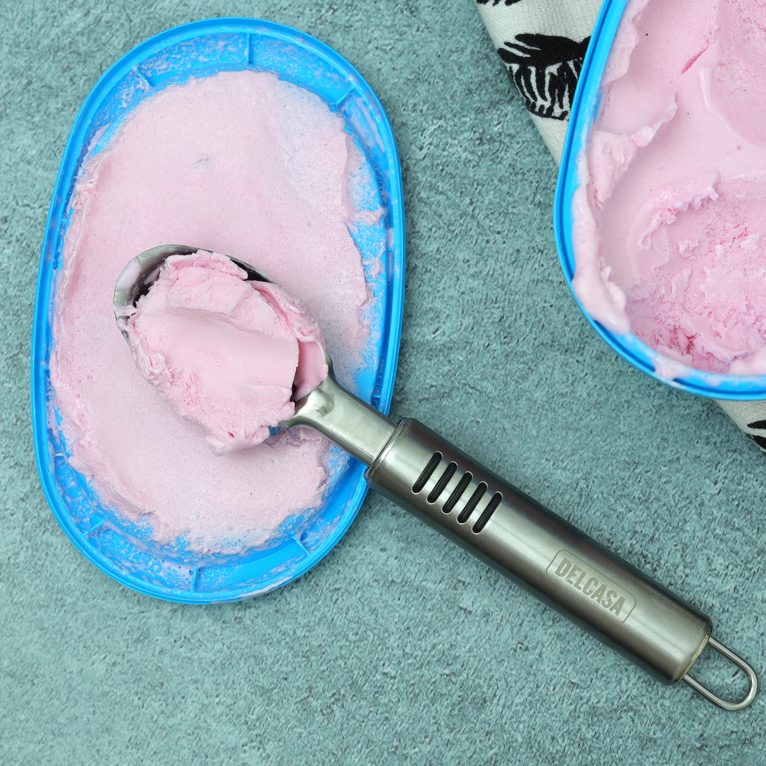 Delcasa DC2426 Stainless Steel Ice Cream Scoop | food-grade steel, ergonomic TPR handle and durable lightweight design for effortless dessert serving daily use| - Image 4