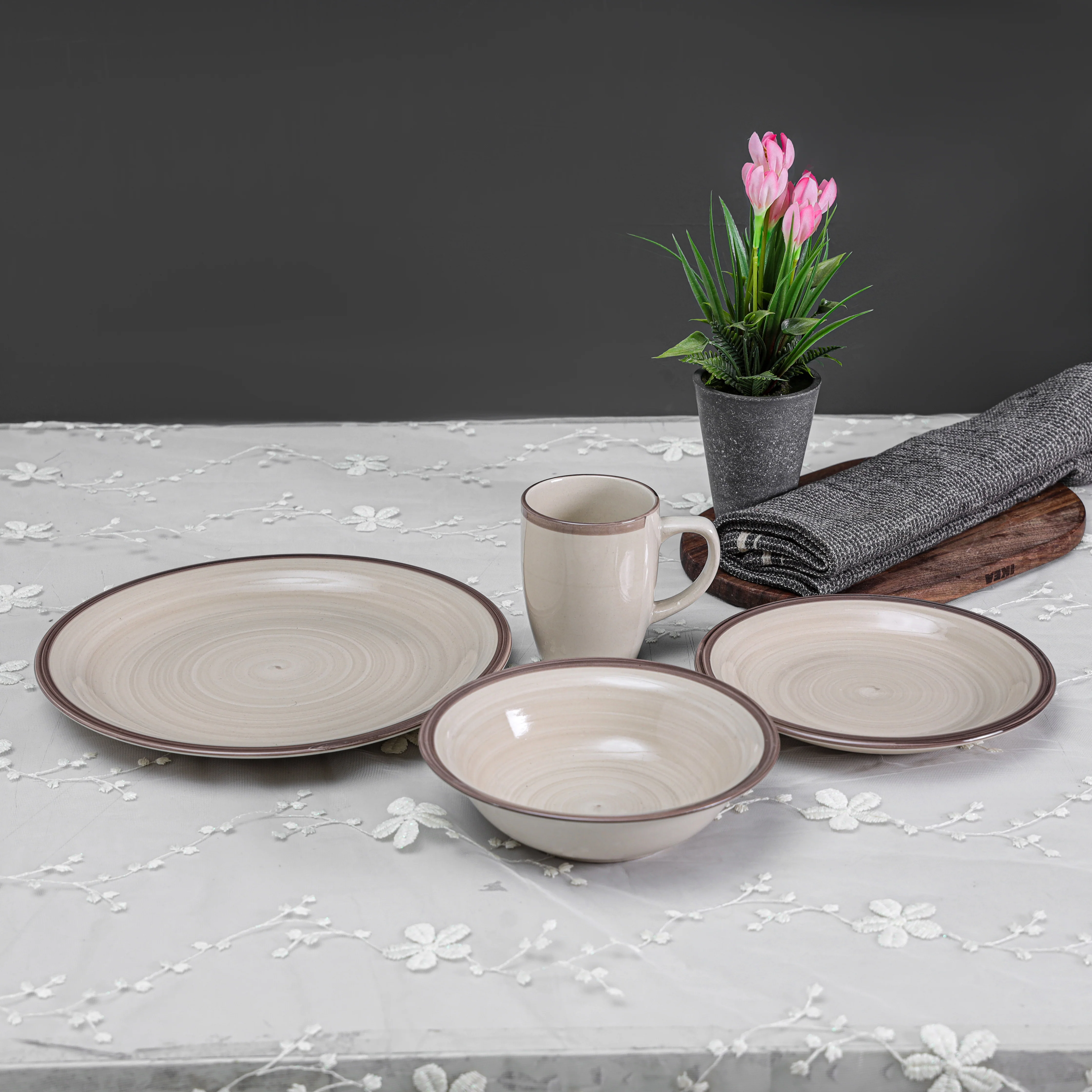 Delcasa DC3179 Stoneware Dinner Set | includes 16pcs with 10.5" dinner plates, 7.5" side plates, 7" soup bowls and 9oz mugs | microwave dishwasher freezer safe| - Image 2