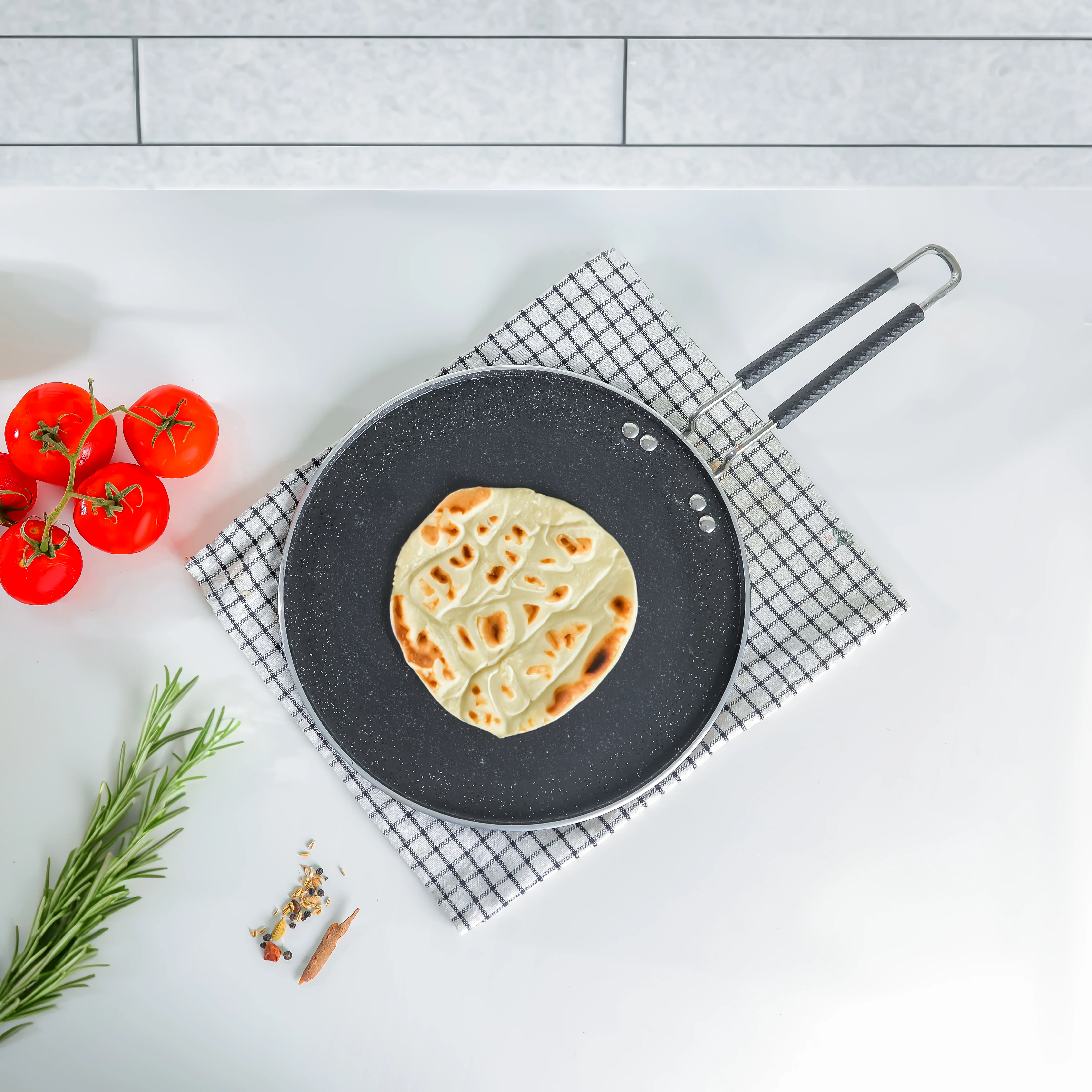 Delcasa DC3191 Smart Tawa 28.5CM| granite non-stick coating & 3.5mm thick aluminium body| induction compatible base and sturdy handle for safe & easy daily use| - Image 4