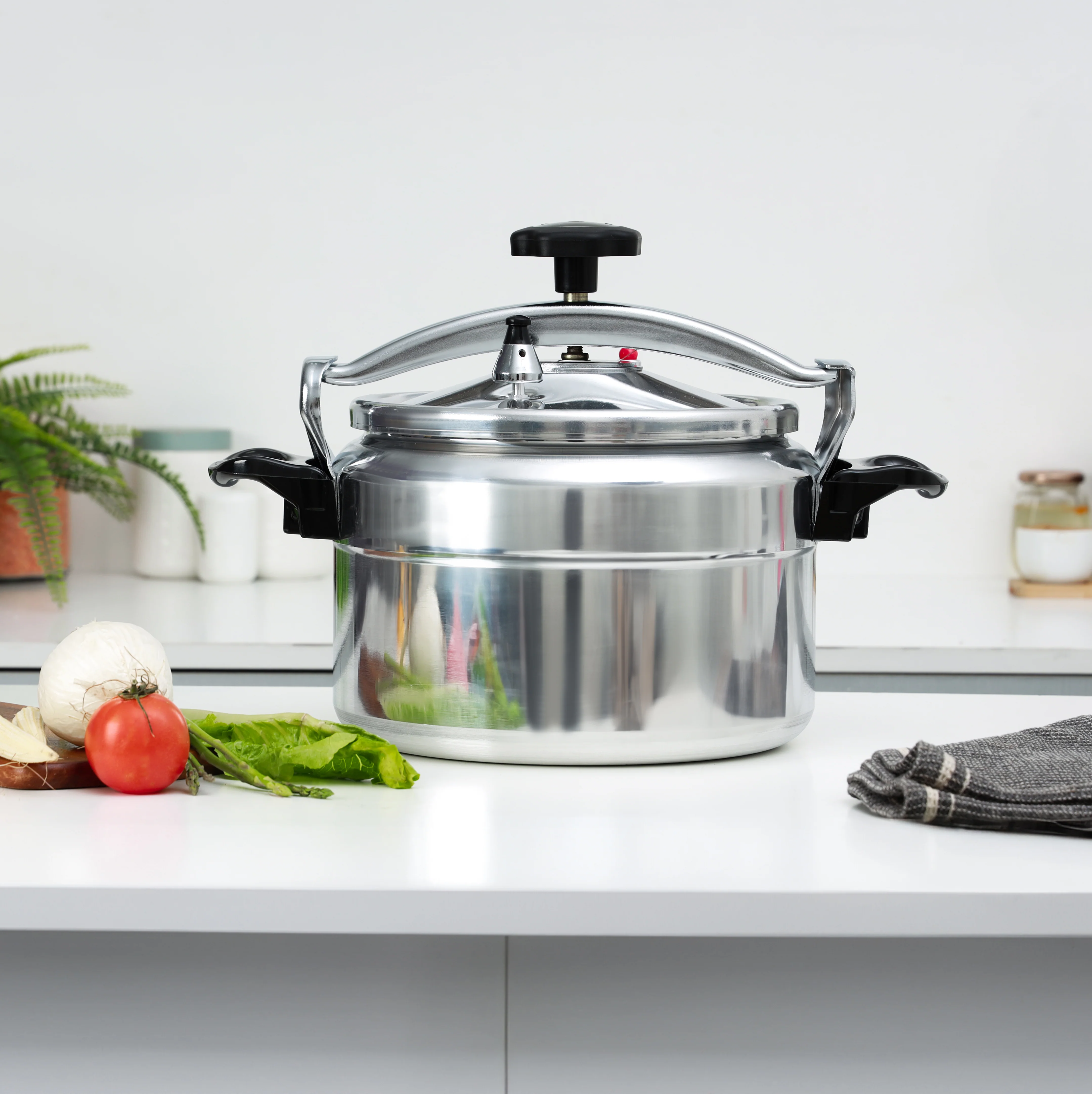 Delcasa DC3203 Pressure Cooker | heavy duty aluminium body with elegant design| Includes advanced safety features, silicone sealing ring and pressure indicator| - Image 2