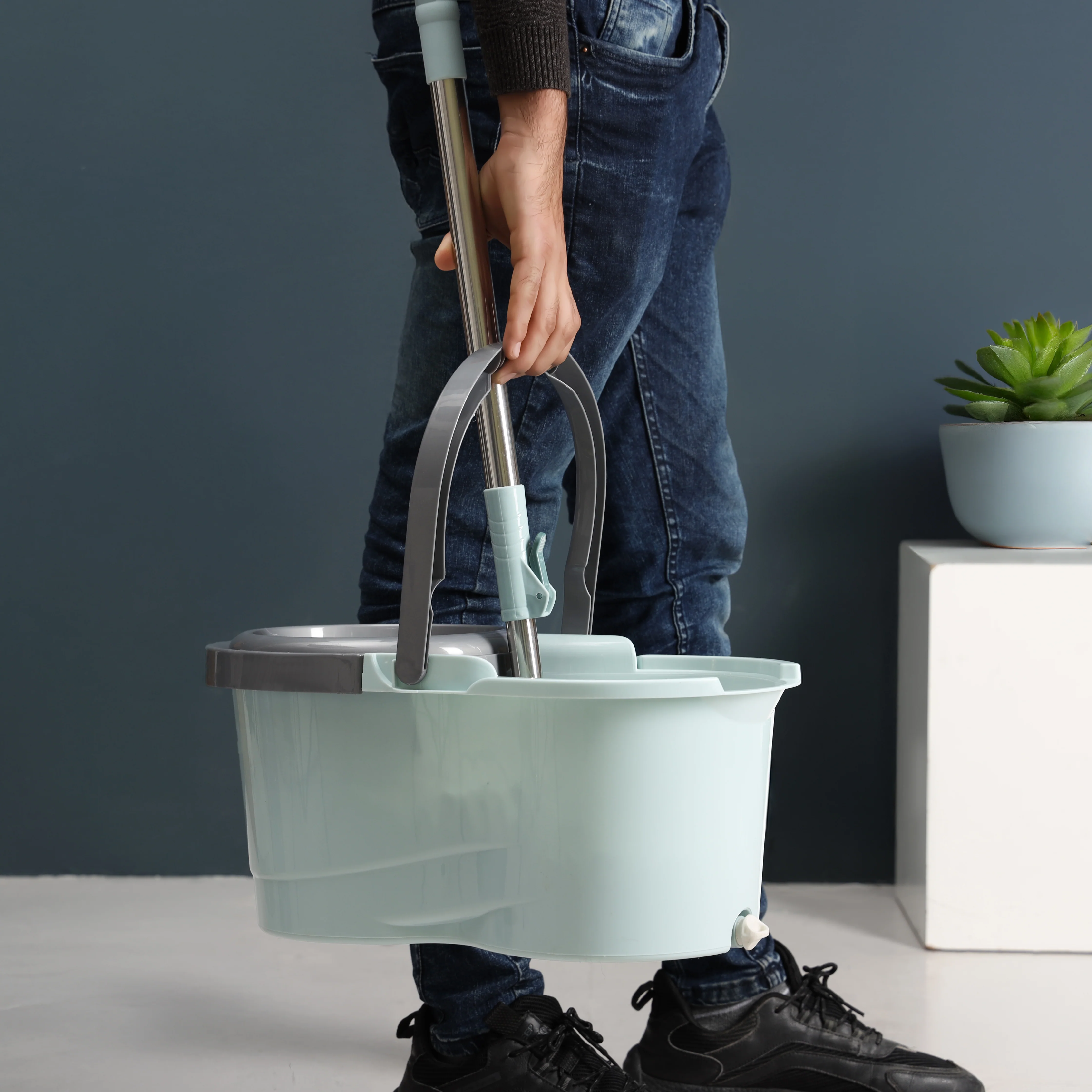 Delcasa DC3453 spin easy mop set| 11L bucket with built-in spinner & microfiber mop head| 360° rotating mop plate, adjustable handle & includes 1 extra mop head| - Image 2