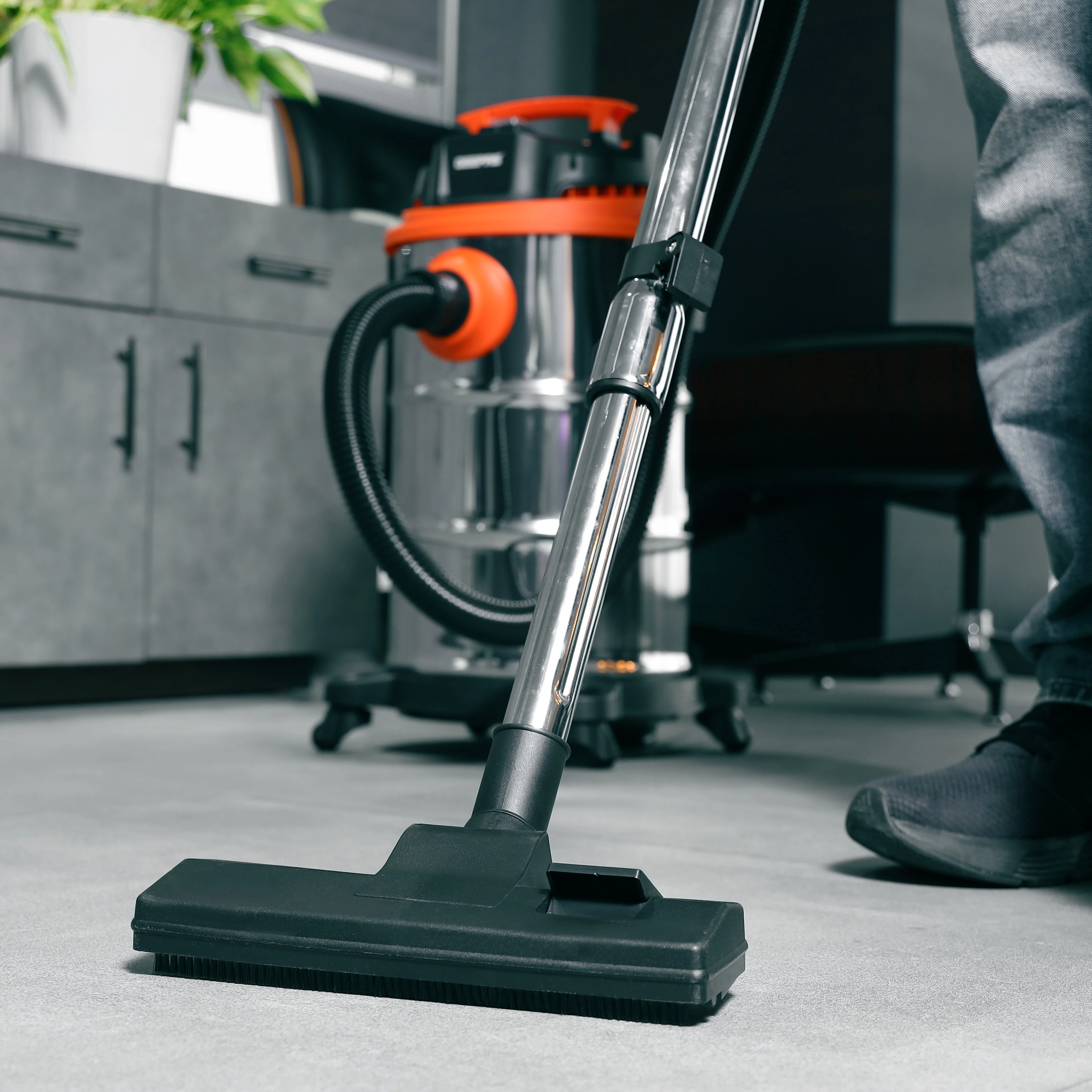 Geepas GVC19032 Wet & Dry Vacuum Cleaner | 1400W Copper Motor | 30L Capacity | Wet/Dry/Blow 3-in-1 Function | Hose Storage & Universal Wheels | 2 Years Warranty - Image 3