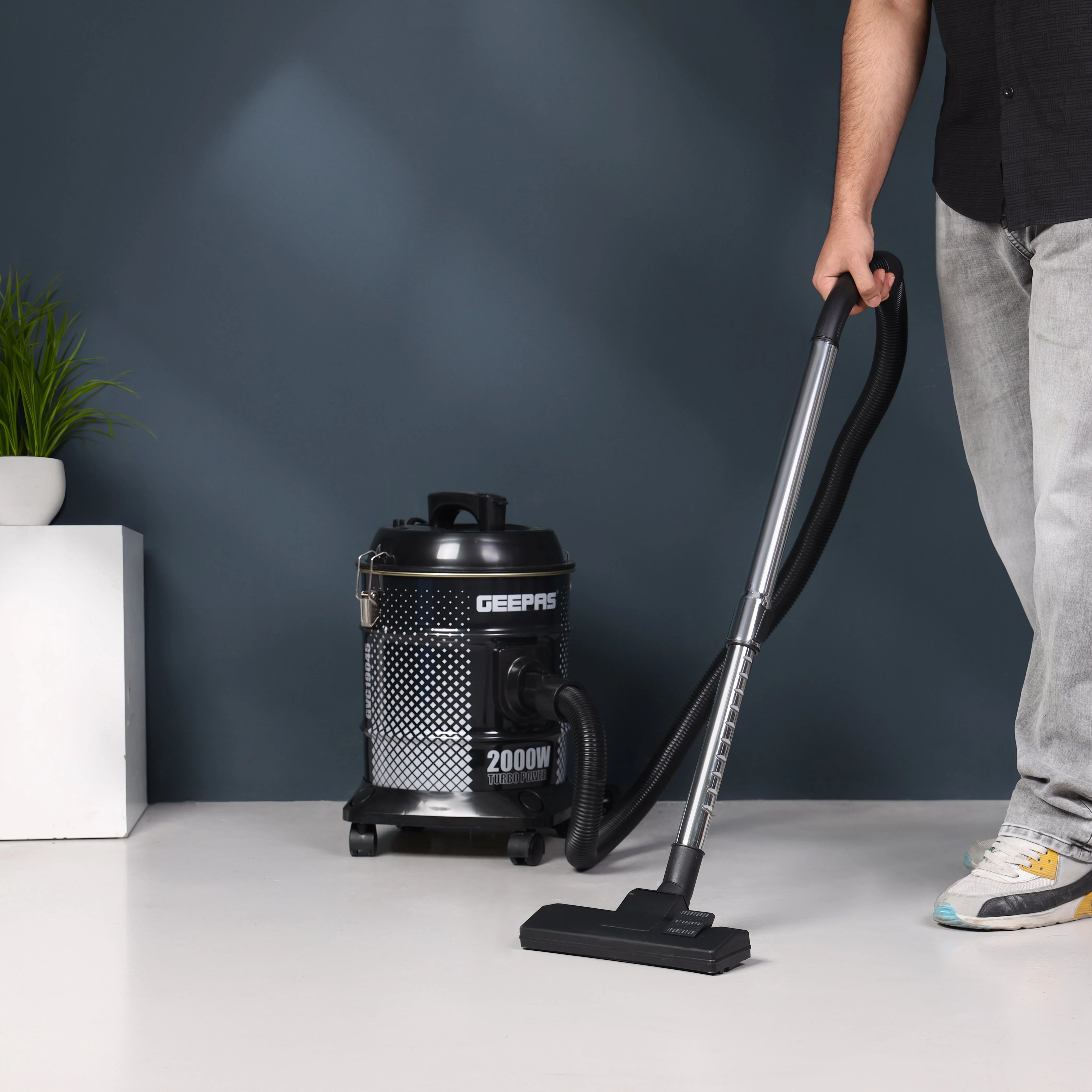 Geepas 2000 W Drum Vacuum Cleaner- GVC19045/ 18 L Dust Bag Capacity with Elegant Body, Metallic Tank/ Powerful Suction, Dry and Blow Function, Full Indicator - Image 4