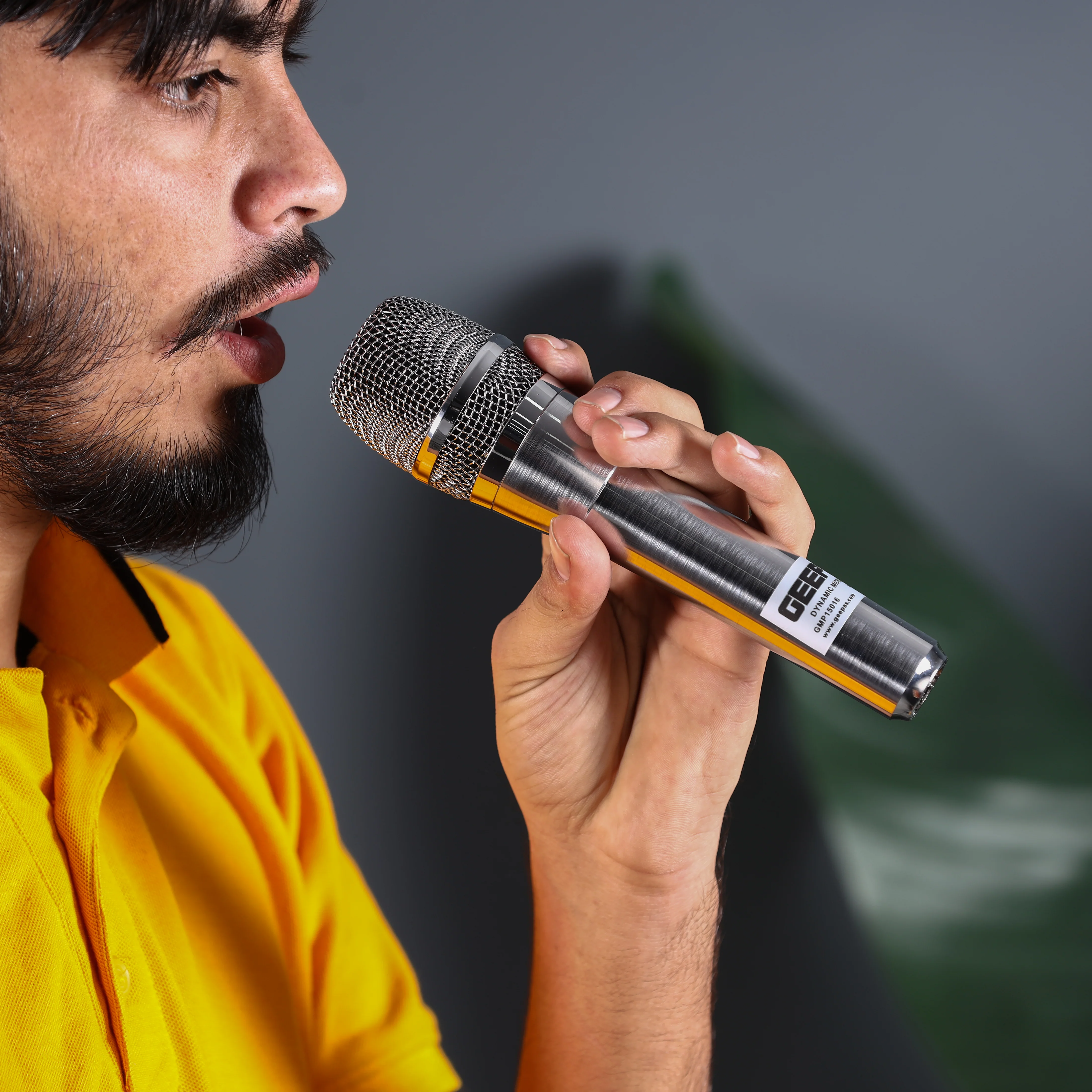 Geepas Dynamic Microphone GMP15016 | Sharp Sensitivity, Clear Sound, Long-Distance Pickup, 8M Cable, Wide Frequency Range | Studio, Live, Broadcast | 2 Years Warranty - Image 6