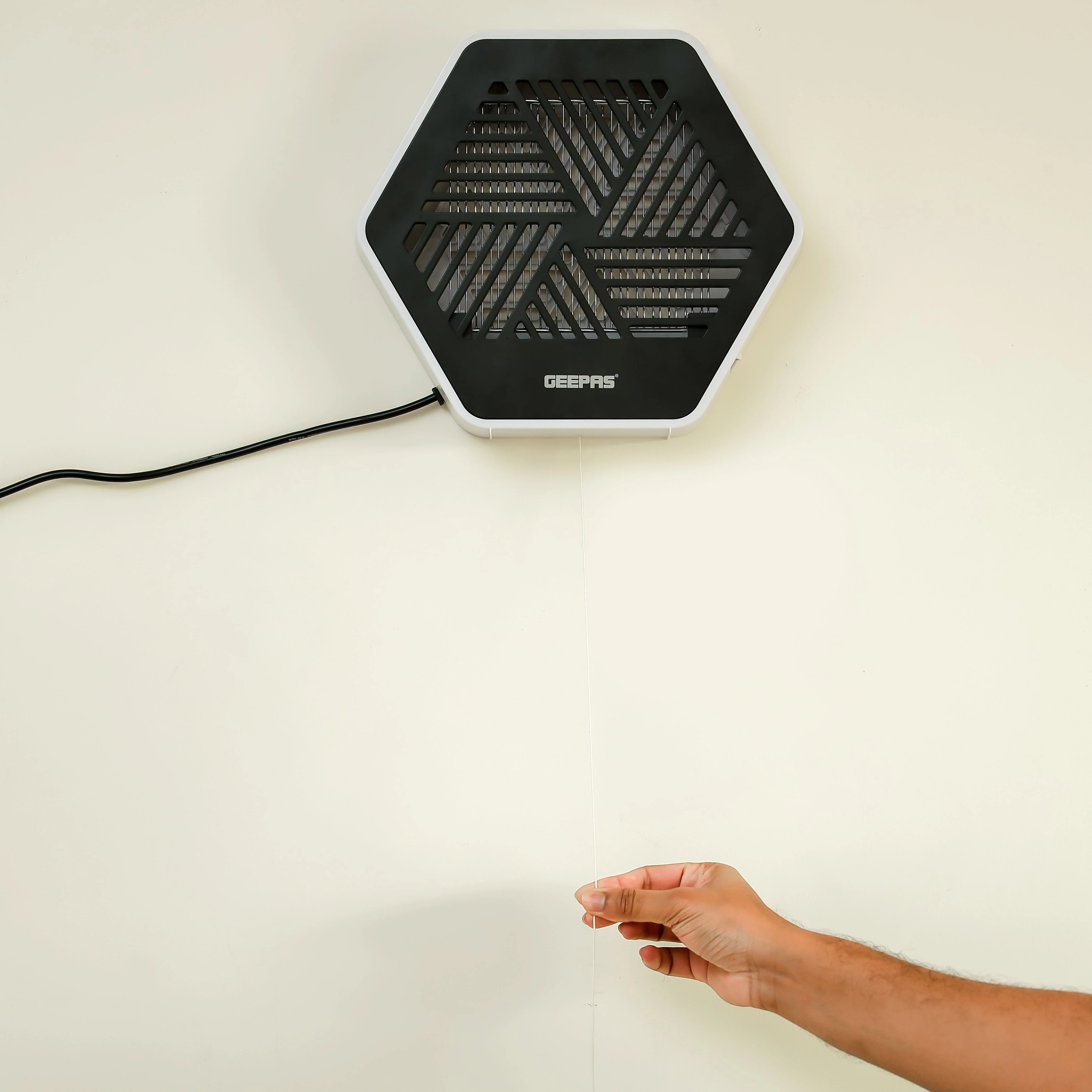Geepas GBK1151 Electric Mosquito Killer| 2x4W UV Tubes, Wall Mount Design & Rope On/Off Switch| Durable Design, Non-Toxic, Odor-Free and Low Power Consumption| - Image 3