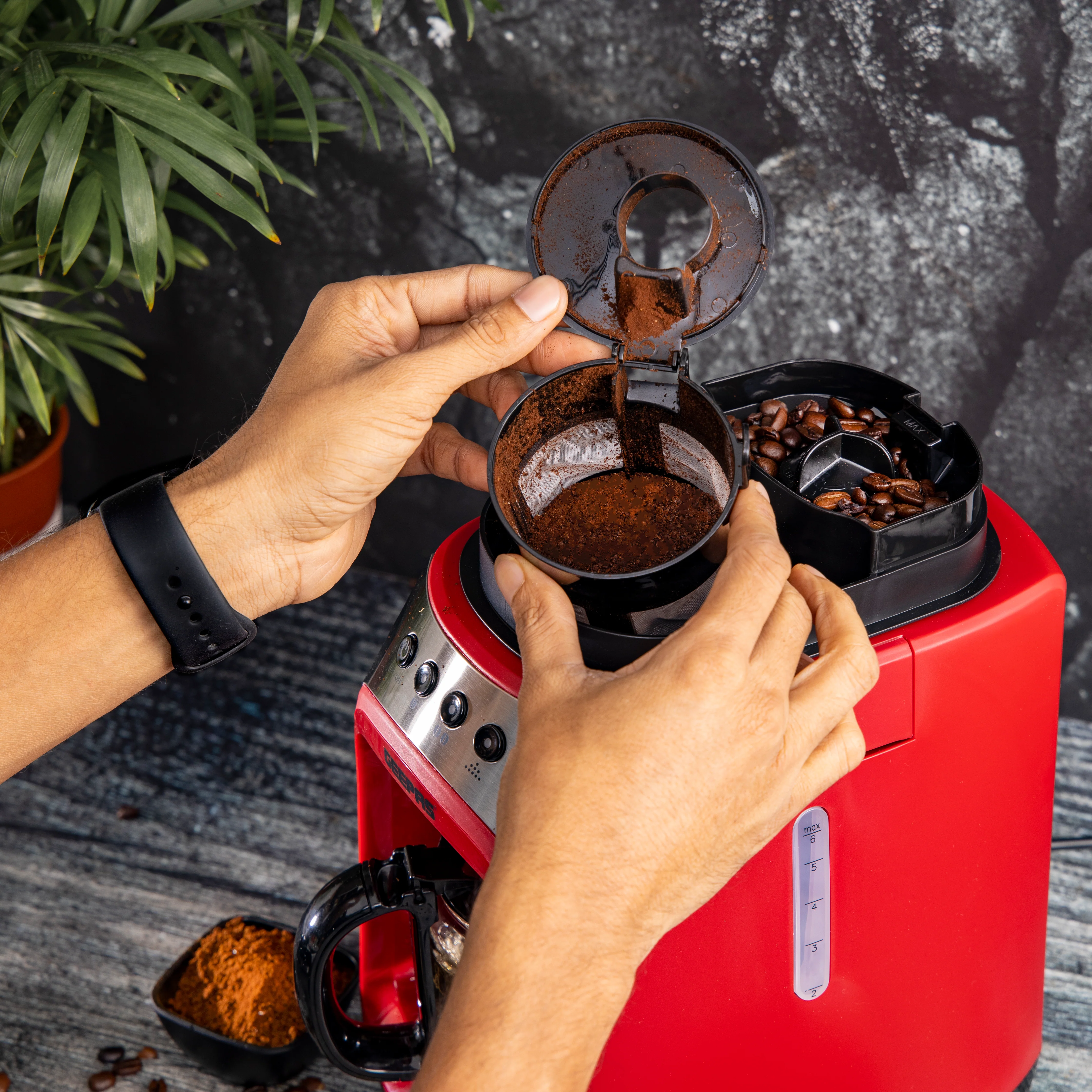 Geepas GCM41512 Grind & Drip Coffee Maker | 600W power, 0.6L capacity, built-in burr grinder & 4-cup brewing| Durable Build, keep warm plate & anti-drip system| - Image 2