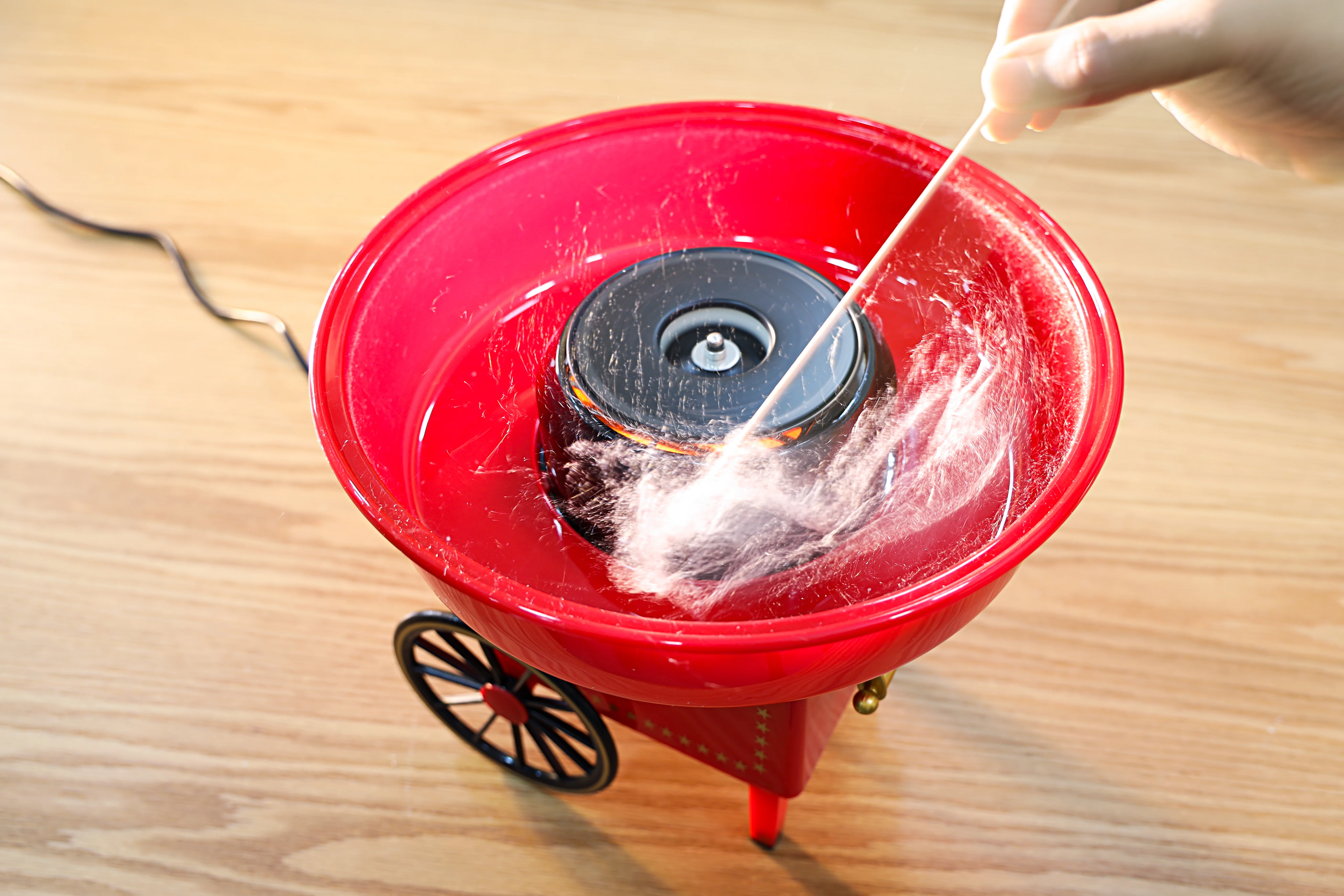 Geepas GCM831 500W Cotton Candy Maker| Easy to clean, supports regular and colored sugar for sweet treats| Durable, Large Collection Bowl & Included Sugar Scoop| - Image 3