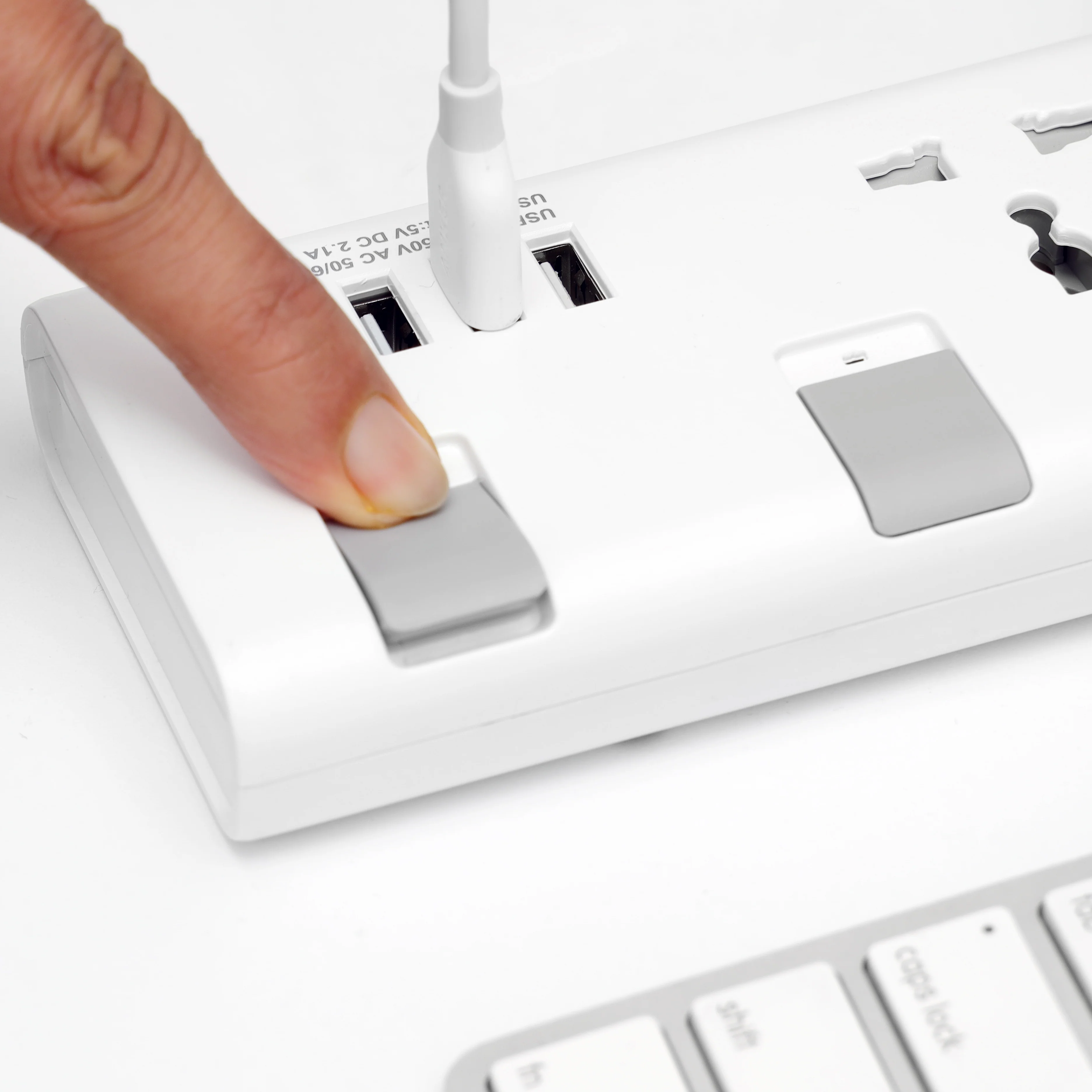 Geepas GES4095 4-Way Extension Socket| featuring 3 USB ports, individual switches, 3m cable & 3250W capacity| Fire-Resistant Construction & High-Power Capacity| - Image 4