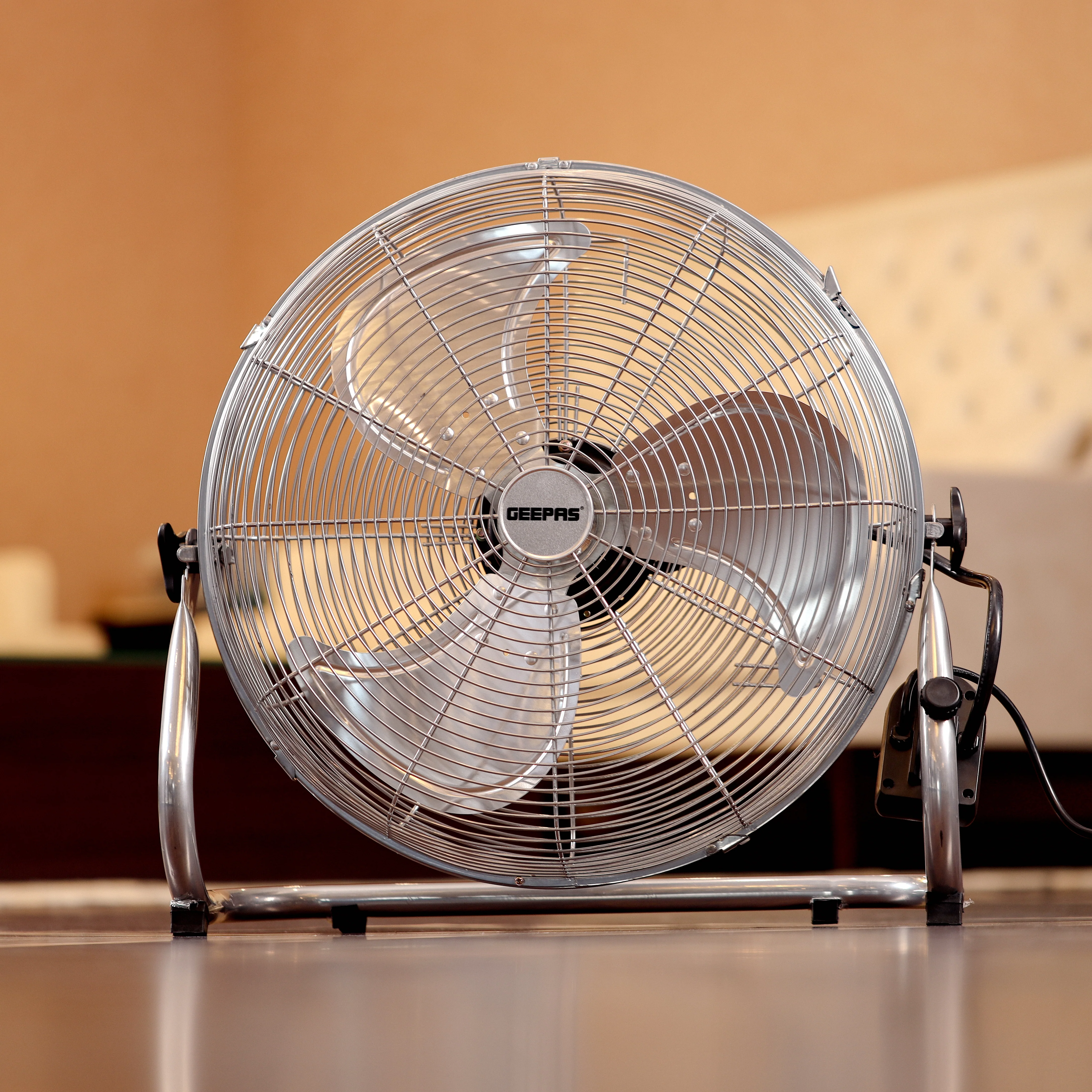 Geepas GF21196 18 Inch Industrial Metal Floor Fan | 150W Copper Motor| Durable Metal Blades | Adjustable Height | Robust Airflow | Energy Efficient | 2 Years Warranty - Image 8