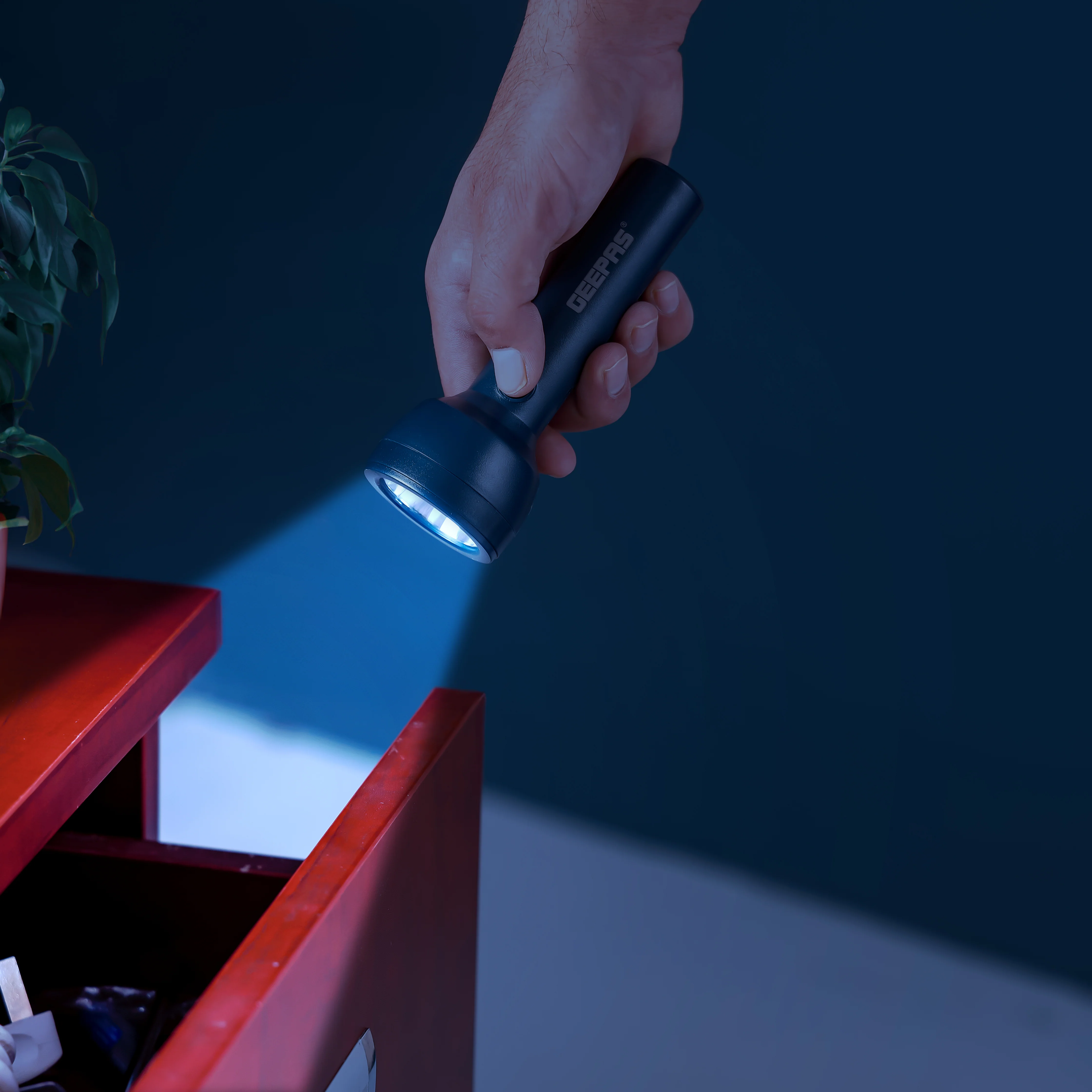 Geepas GFL4676 Rechargeable LED Flashlight | Super Bright SMD LED with Type-C Charging & Lithium Battery| 8-Hour Runtime, Overcharge Protection & Fast Charging| - Image 4