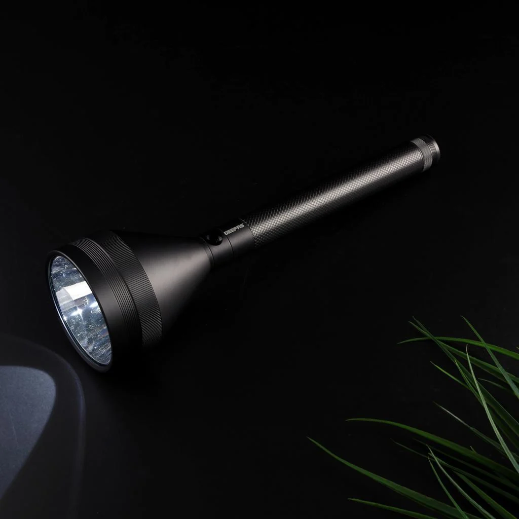 Geepas GFL51032 Rechargeable LED Flashlight| delivers 550 lumens XPG brightness & powered by a 4000mAh battery| USB charging, long runtime & durable performance| - Image 3