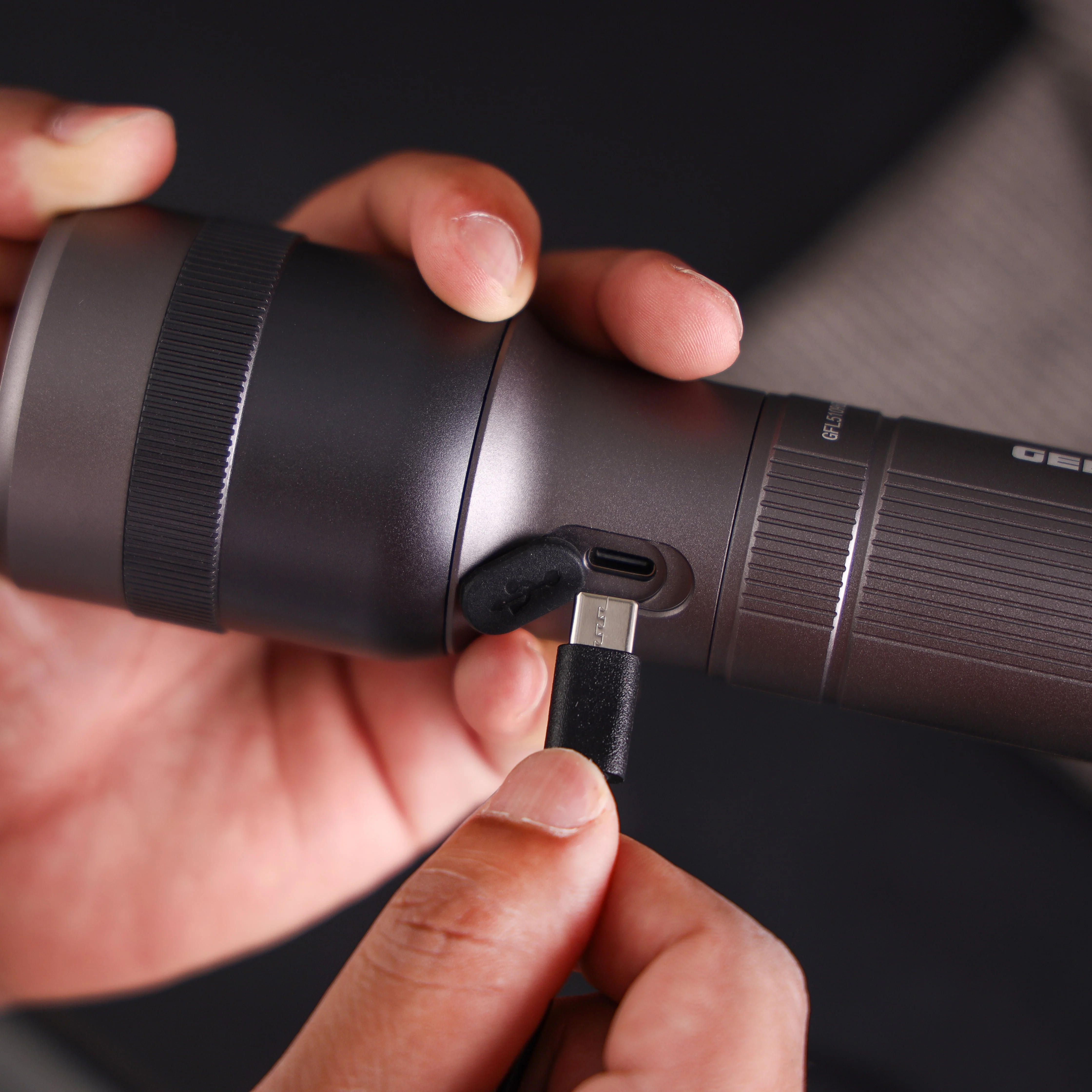 Geepas Zoomable LED Flashlight GFL51096Z| 30W, 2000 Lumens, 10H Continuous Use| Lithium Battery with Power Reminder & Indicator | Indoor & Outdoor Use | Lifetime Warranty - Image 6