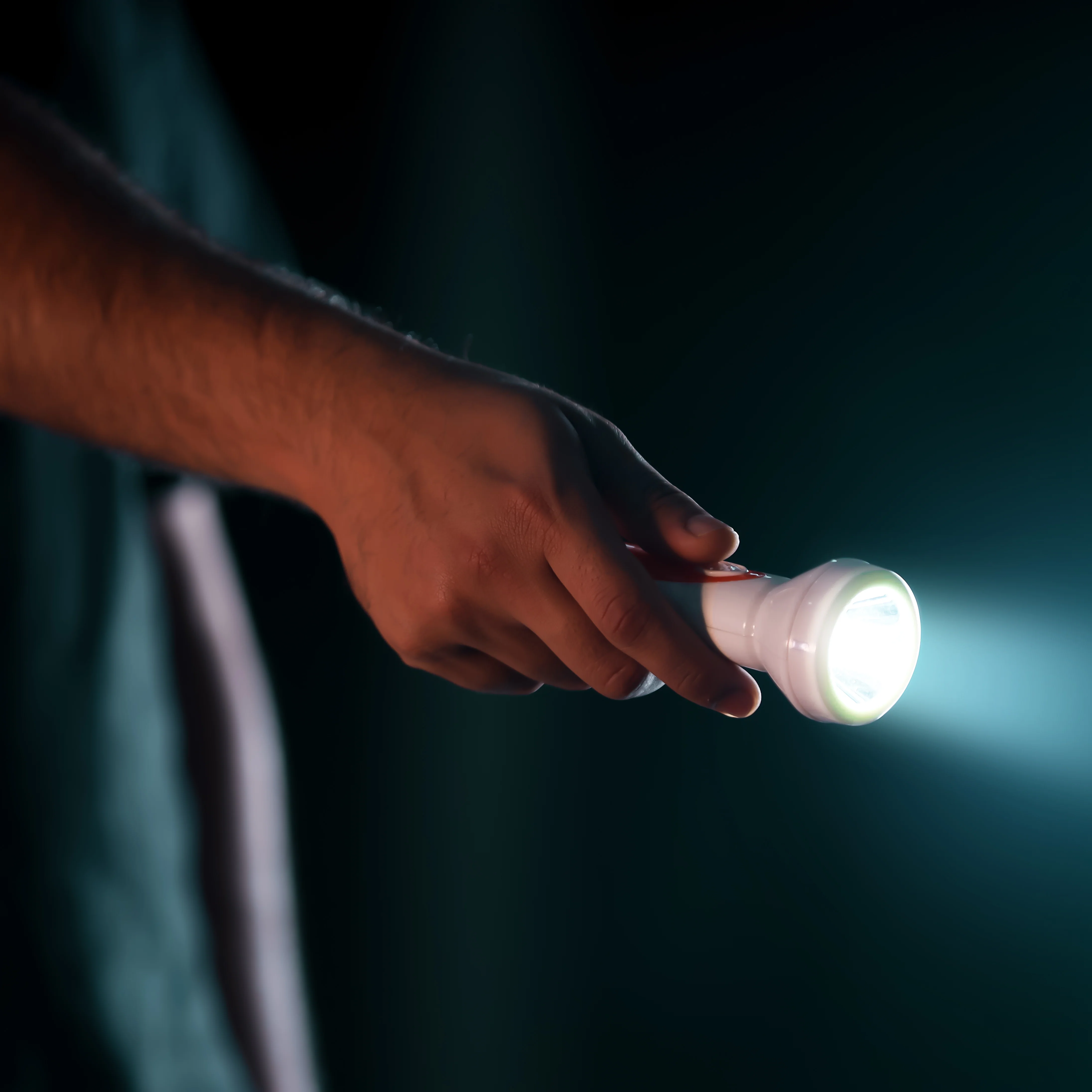 Geepas GFL5580 Rechargeable LED Flashlight | 3W high-power LED with 1500mAh lithium battery| Durable Build, 10-hour runtime, DC 5V charging with compact design| - Image 4