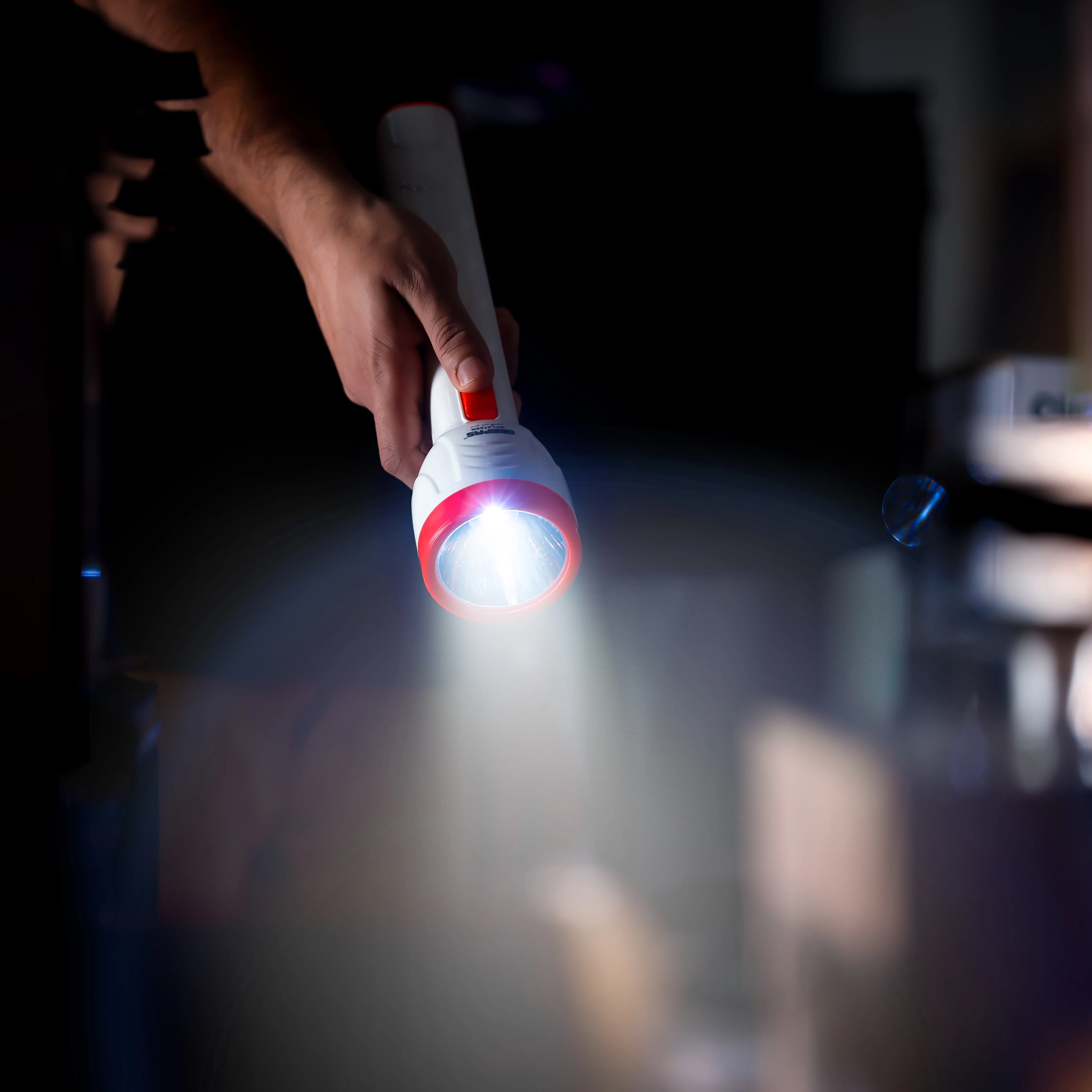 Geepas GFL5708 Rechargeable LED Torch with side light| 2000mAh battery with long-range beam and 3-hour runtime| Durable, energy-saving design and area lighting| - Image 3