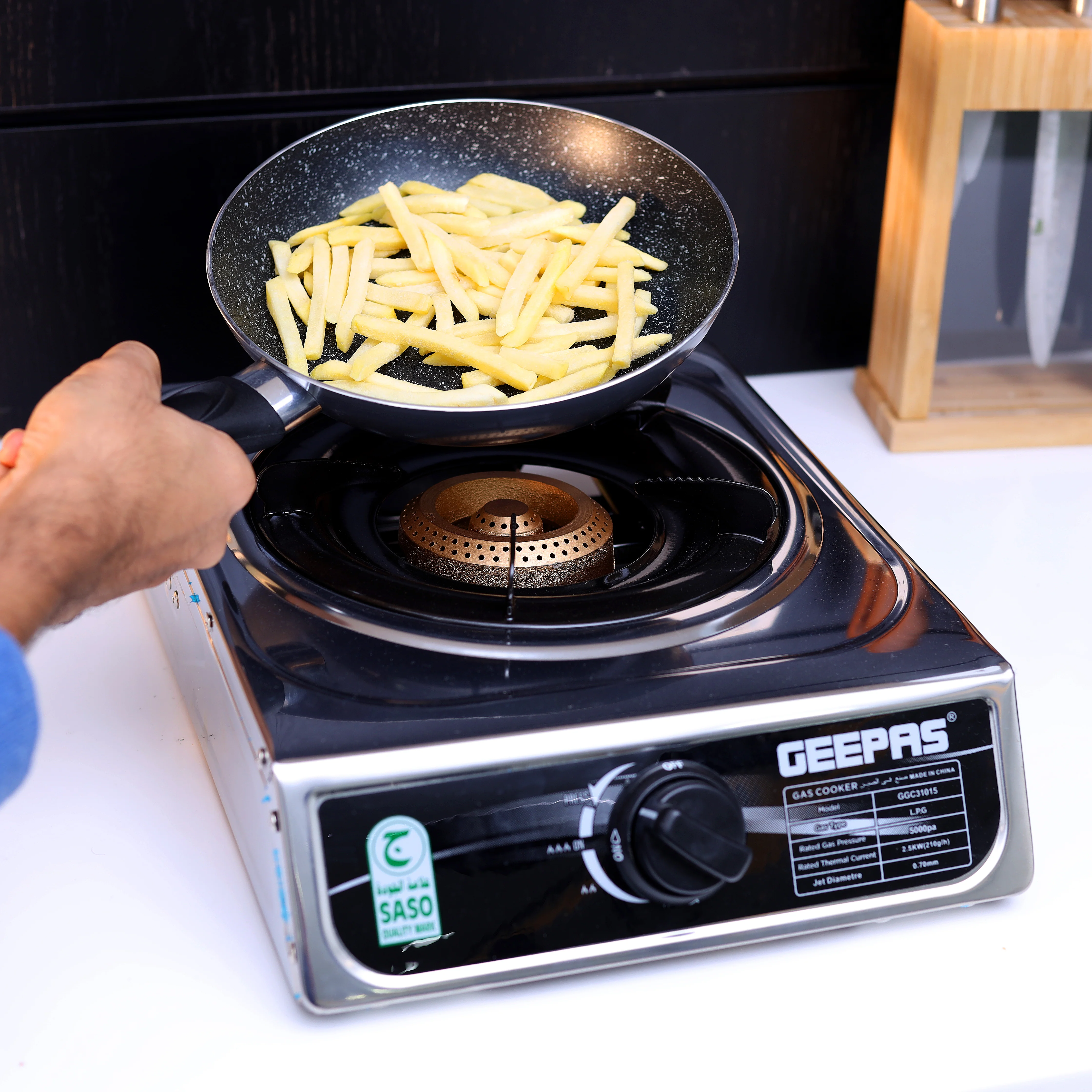 Geepas GGC31015 Single Burner Gas Cooker| featuring a brass burner, easy-control knob & anti-skid base| Heavy-Duty Pan Support, durable Constructin & steel body| - Image 4