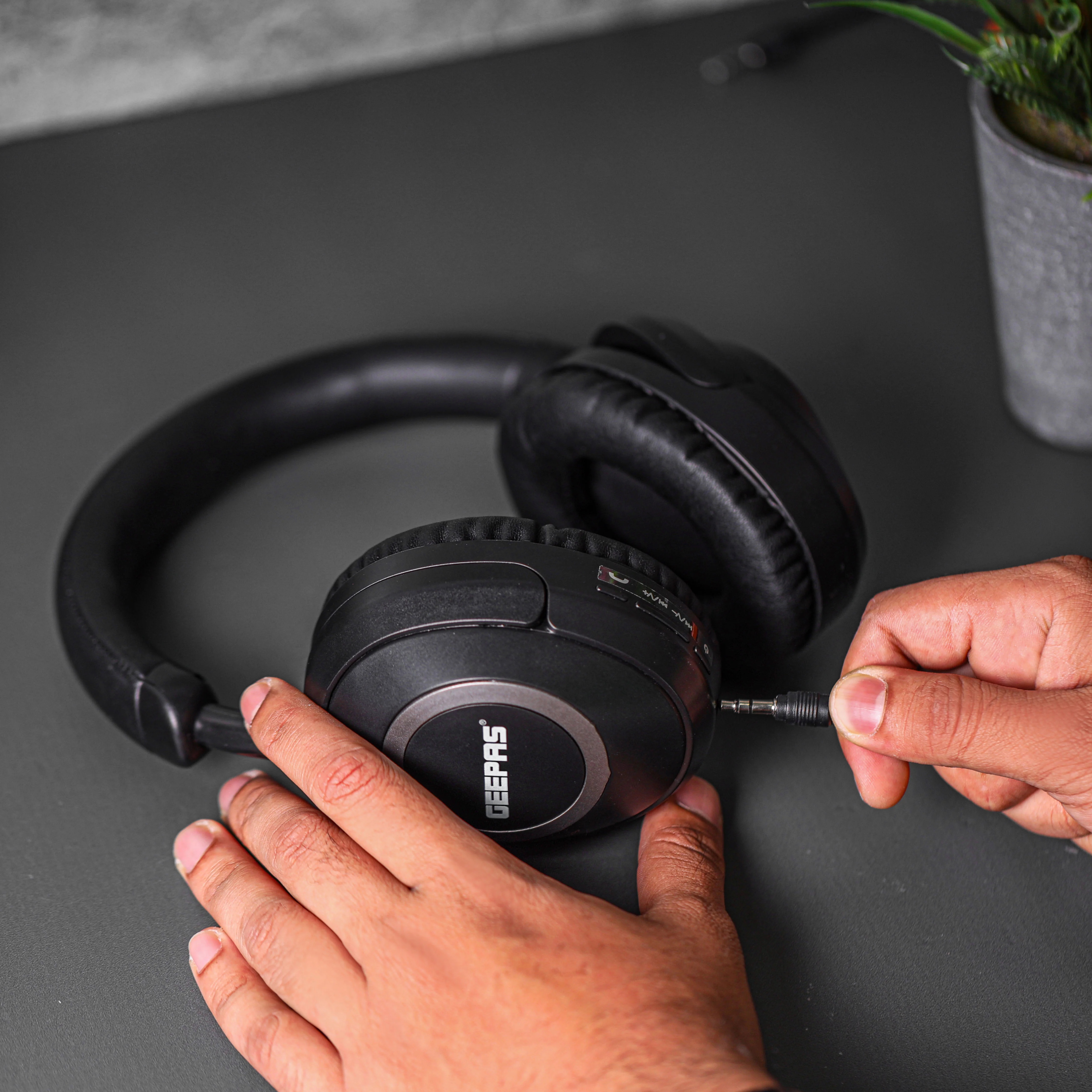 Geepas GHP14011 Bluetooth Headphone| Wireless and Wired Connectivity, Bluetooth 5.0 & HD Sound| Durable, Type-C Charging, Long Battery Life and Hands-Free Call| - Image 4