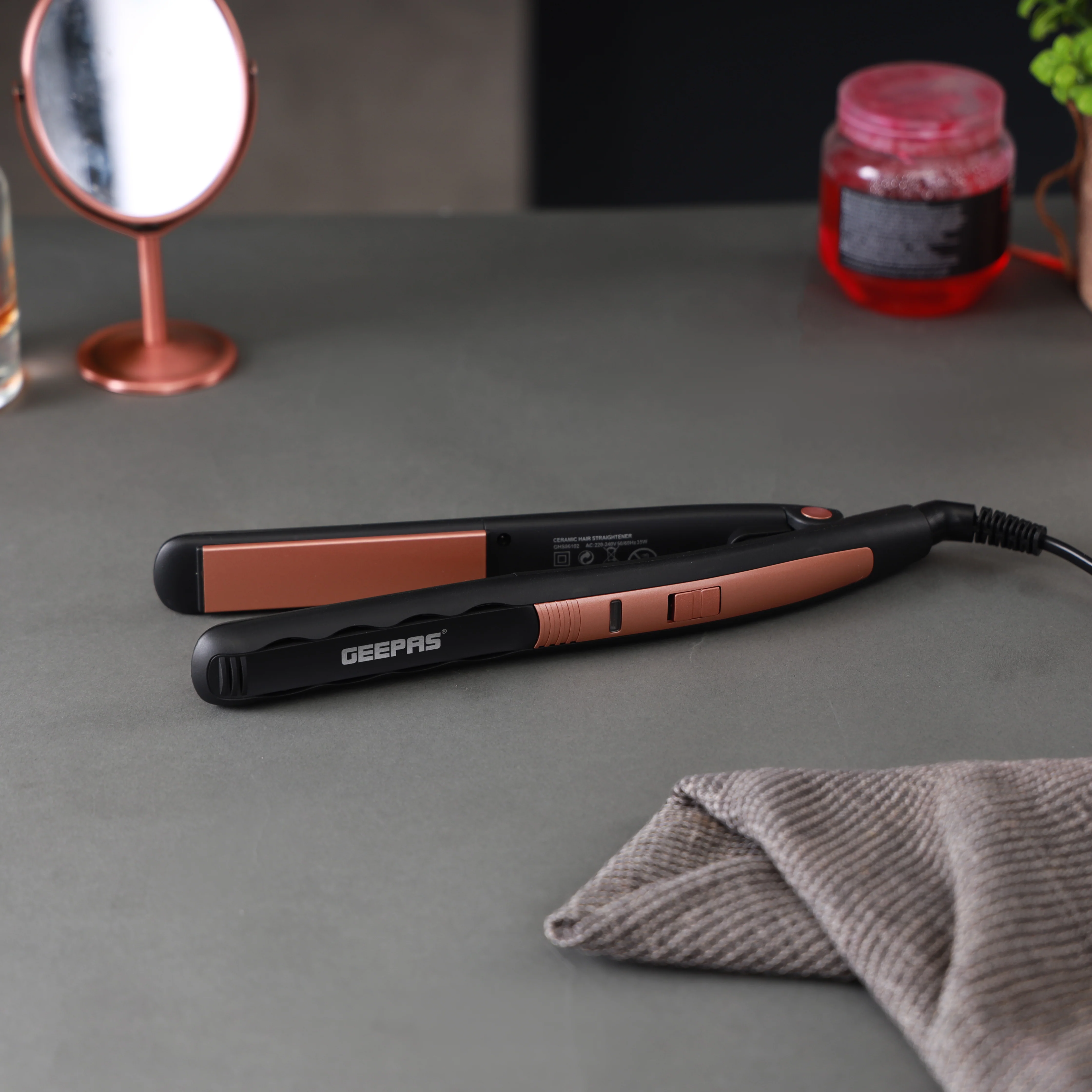 Geepas GHS86102 Ceramic Hair Straightener| featuring 35W power, ceramic plates & dry/wet styling| Lightweight, Ergonomic Design 360° swivel cord & fast heating| - Image 3