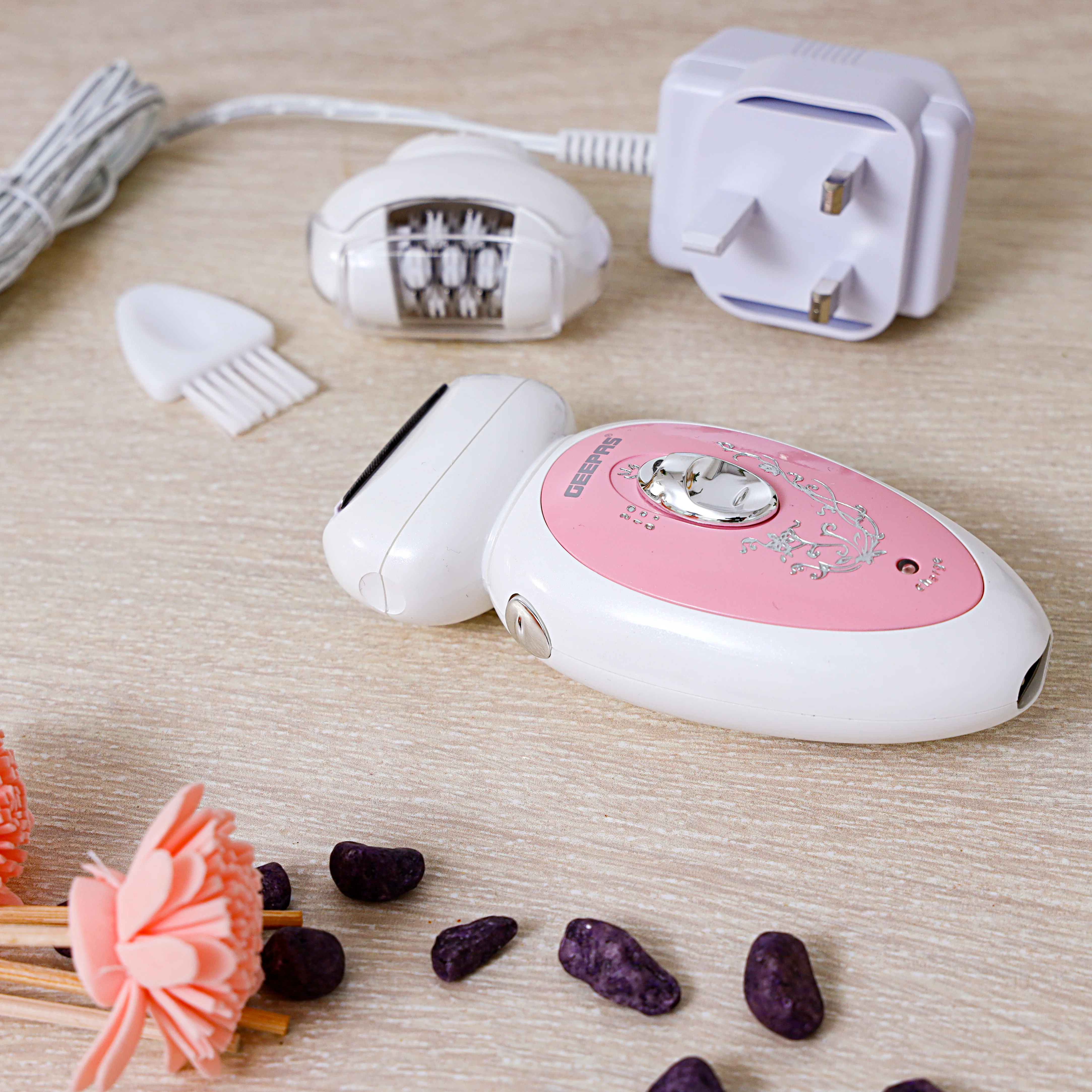 Geepas GLS8679 2-in-1 Rechargeable Ladies Epilator Set| Dual Function Shaver with Epilator & Cordless Operation| USB Charging, LED Precision & Stainless Blades| - Image 4