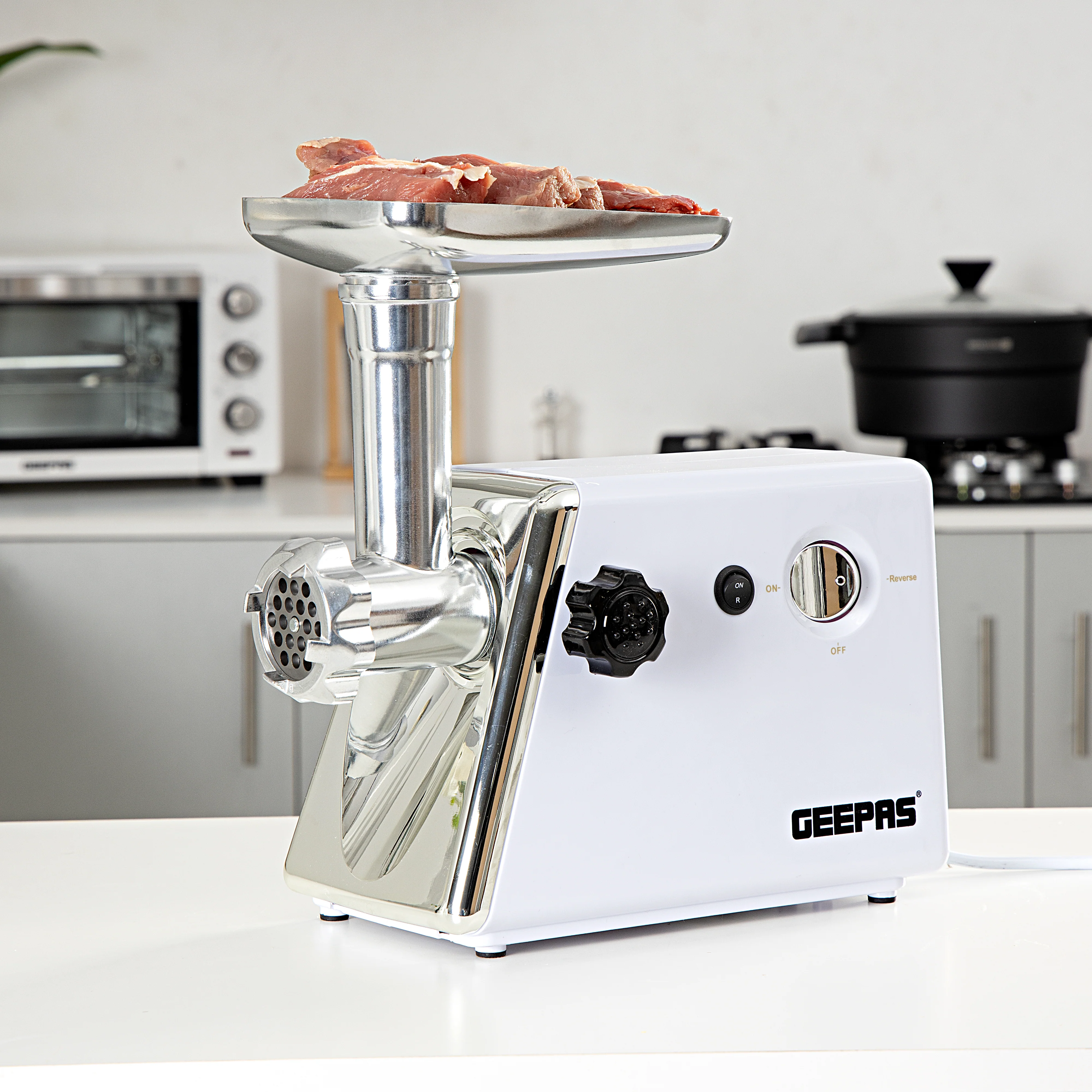 Geepas GMG746 Meat Grinder| 800W Max Power with Stainless Steel Blade and Reverse Function| Durable, 1Kg Capacity for Fast and Efficient Meat Processing at Home| - Image 4