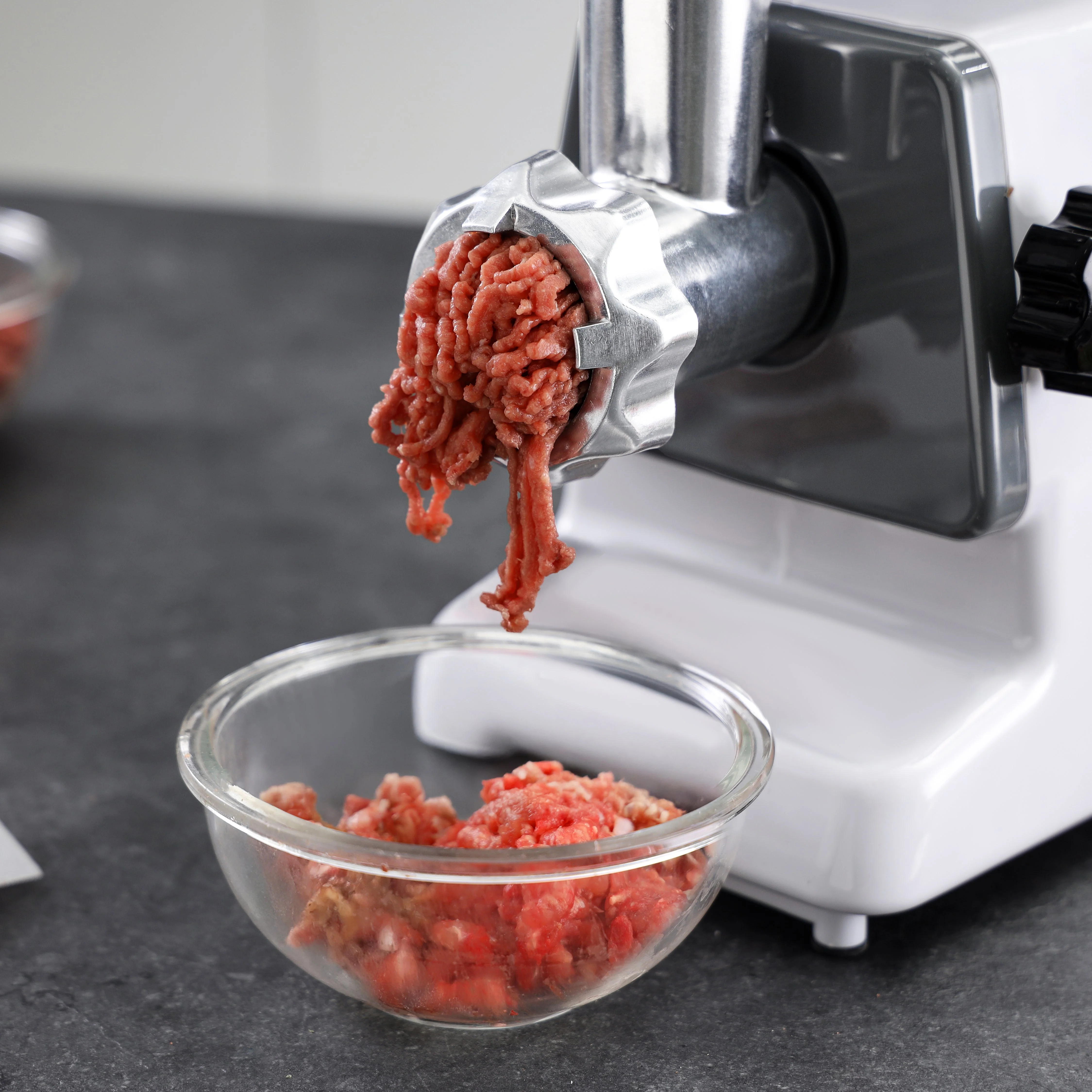 Geepas GMG767 Electric Meat Grinder| 2000W Full Copper Motor, Reverse Function & Multi-Function| Stainless Steel, Convenient Metal Cutting Plates & Metal Gears| - Image 3