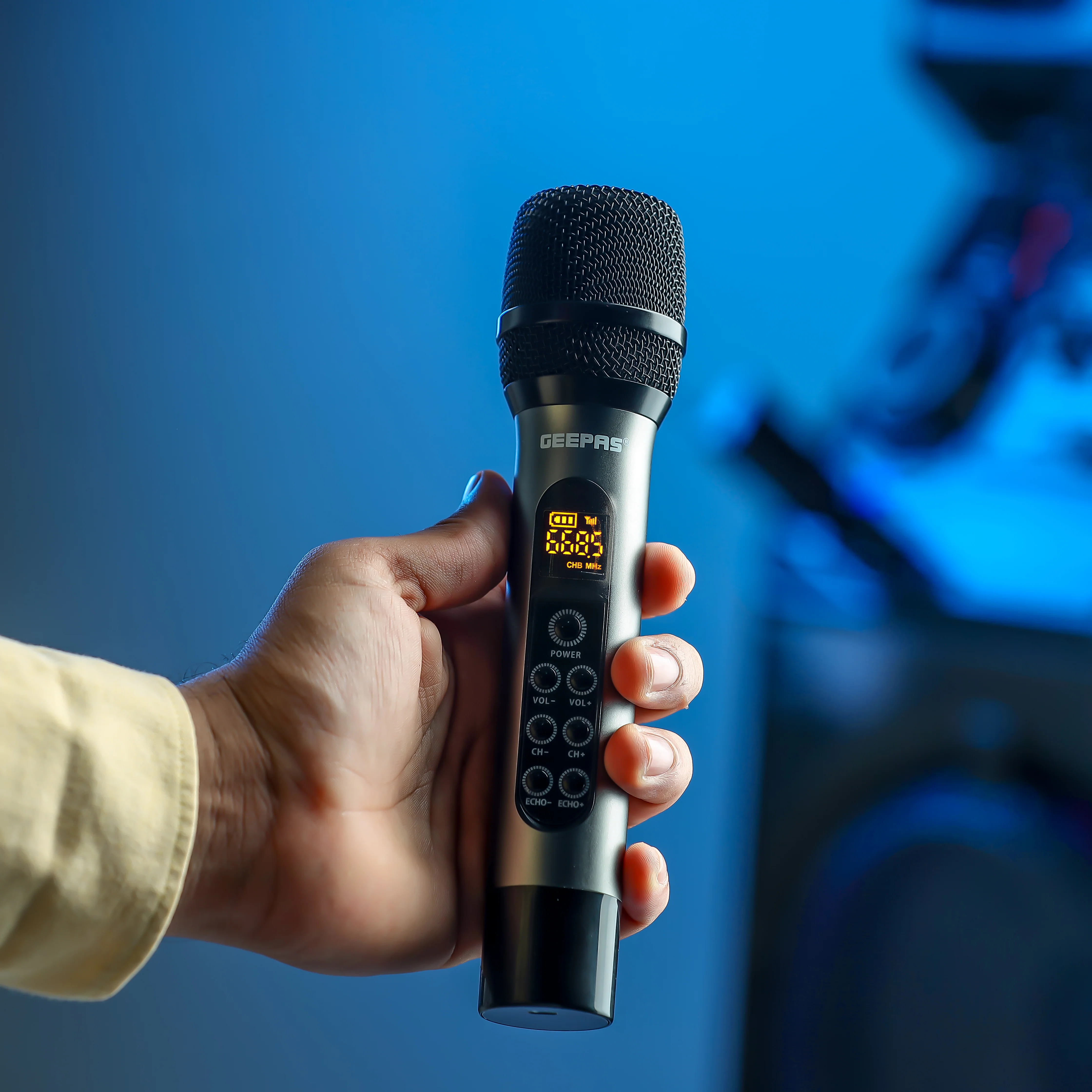 Geepas GMP15014 UHF Wireless Microphone | High Quality Sound Output with Sharp Sensitivity| Long-Distance UHF Transmission| 30 Selectable Frequencies| 2-Year Warranty - Image 6