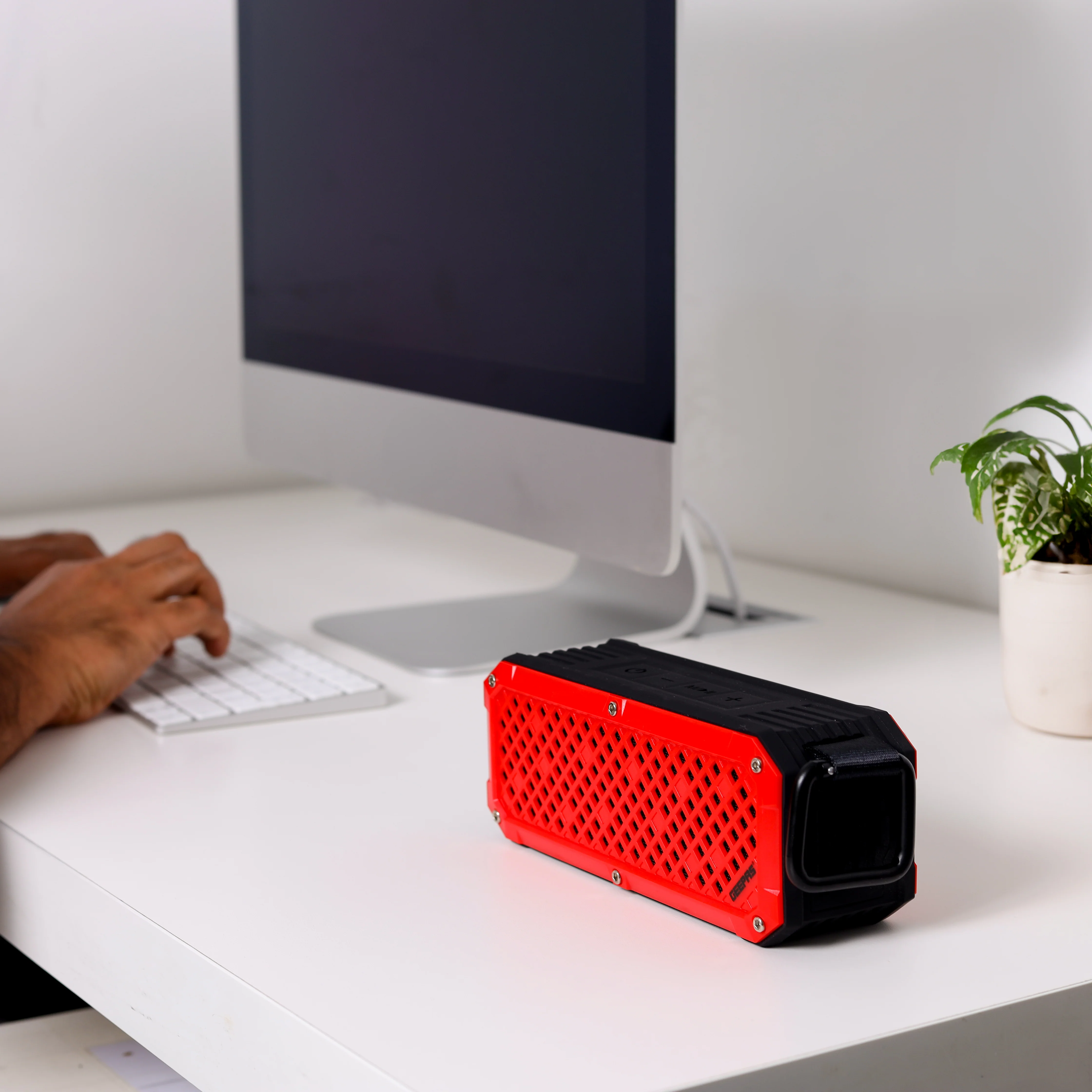 Geepas GMS8591 Rechargeable Bluetooth Speaker| Portable Sound System with Deep Bass and USB/TF/AUX/ Support| Compatible, Wireless Connectivity and LED Display | - Image 5