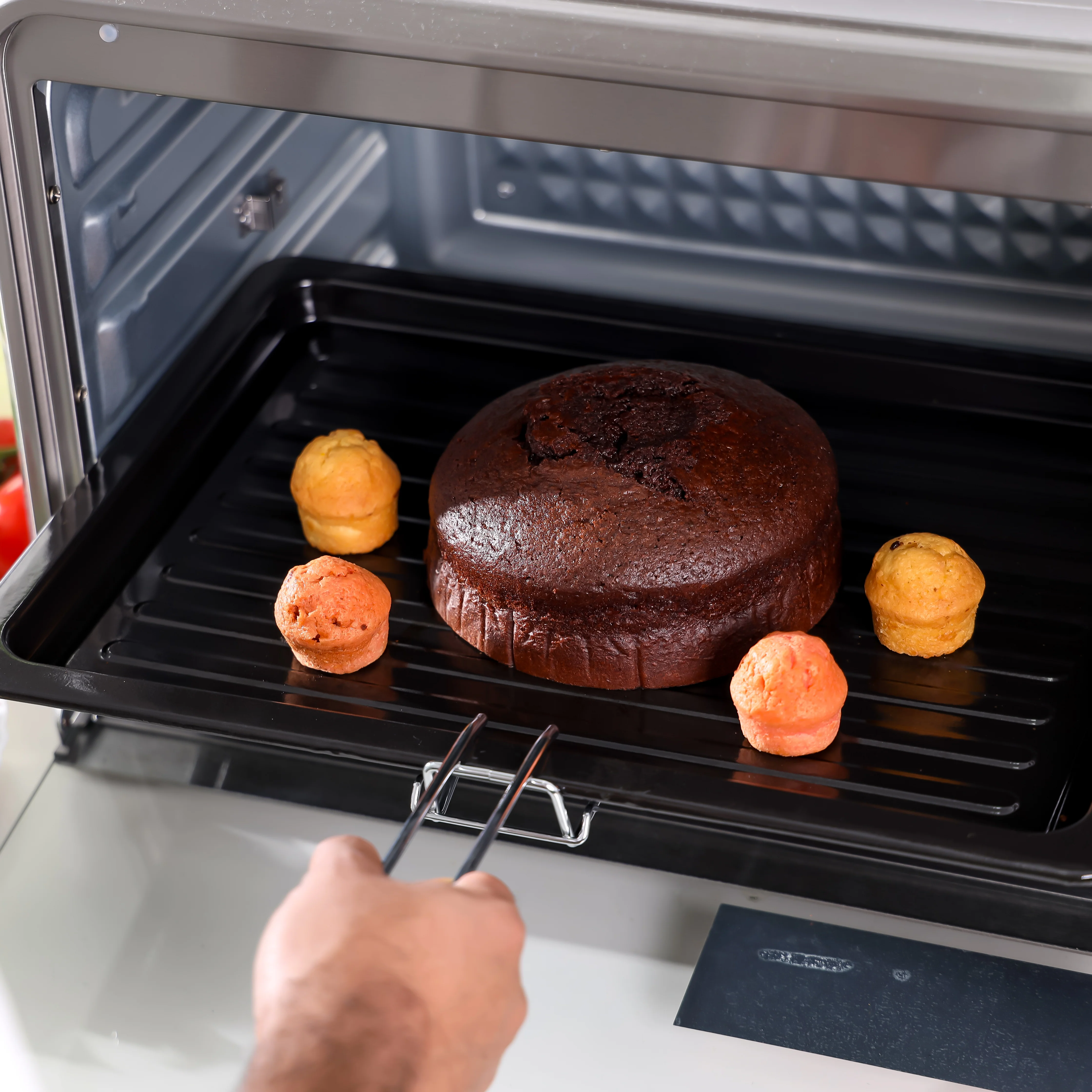 Geepas GO34012 50L Electric Oven| 2000W, Convection, Rotisserie & Multi-Function Oven| Durable, Adjustable Temperature, 60 Min Timer, Bake & Grill Accessories| - Image 5