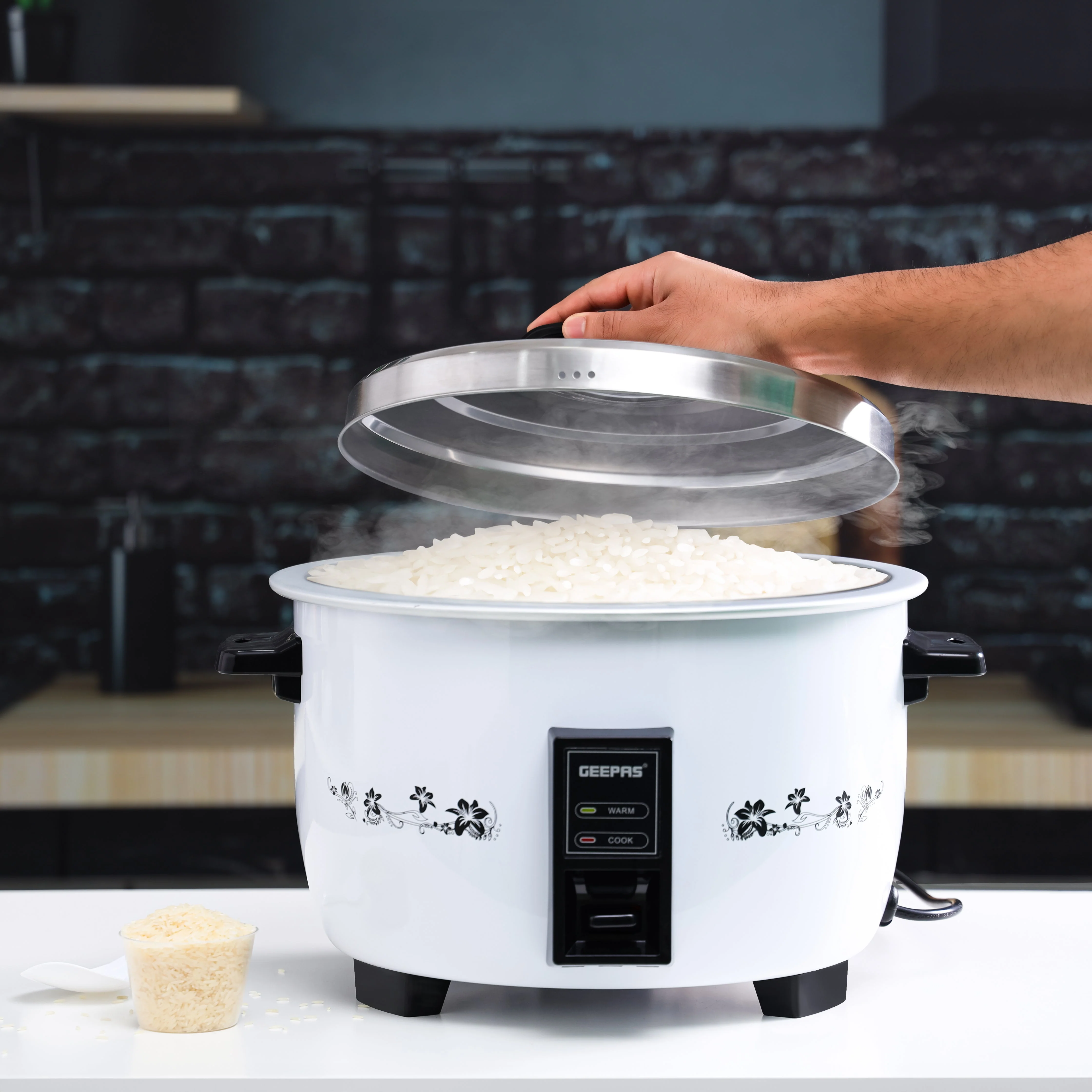 Geepas GRC4322 Commercial Rice Cooker | 8L Large Capacity, Durable Build & 2500W Powerful Heating| Cook, Keep Warm Function and Removable Aluminium Inner Pot| - Image 4