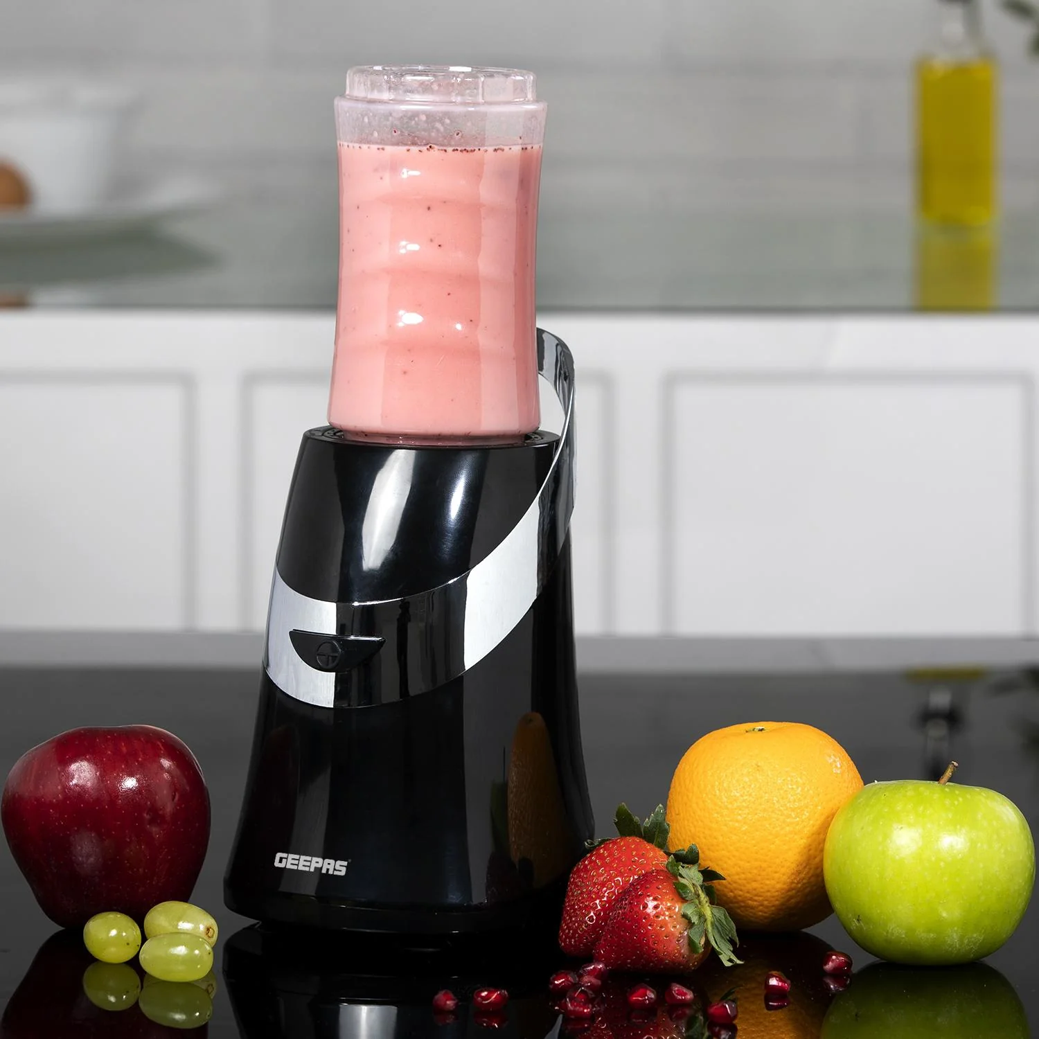 Geepas GSB44020 Personal Blender & Smoothie Maker| 350W motor with 2 BPA-free Tritan bottles & leak-proof lids| stainless steel blades & Easy One-Touch Operation| - Image 3