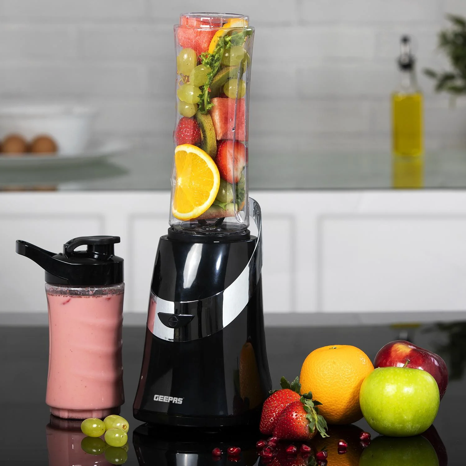 Geepas GSB44020 Personal Blender & Smoothie Maker| 350W motor with 2 BPA-free Tritan bottles & leak-proof lids| stainless steel blades & Easy One-Touch Operation| - Image 4