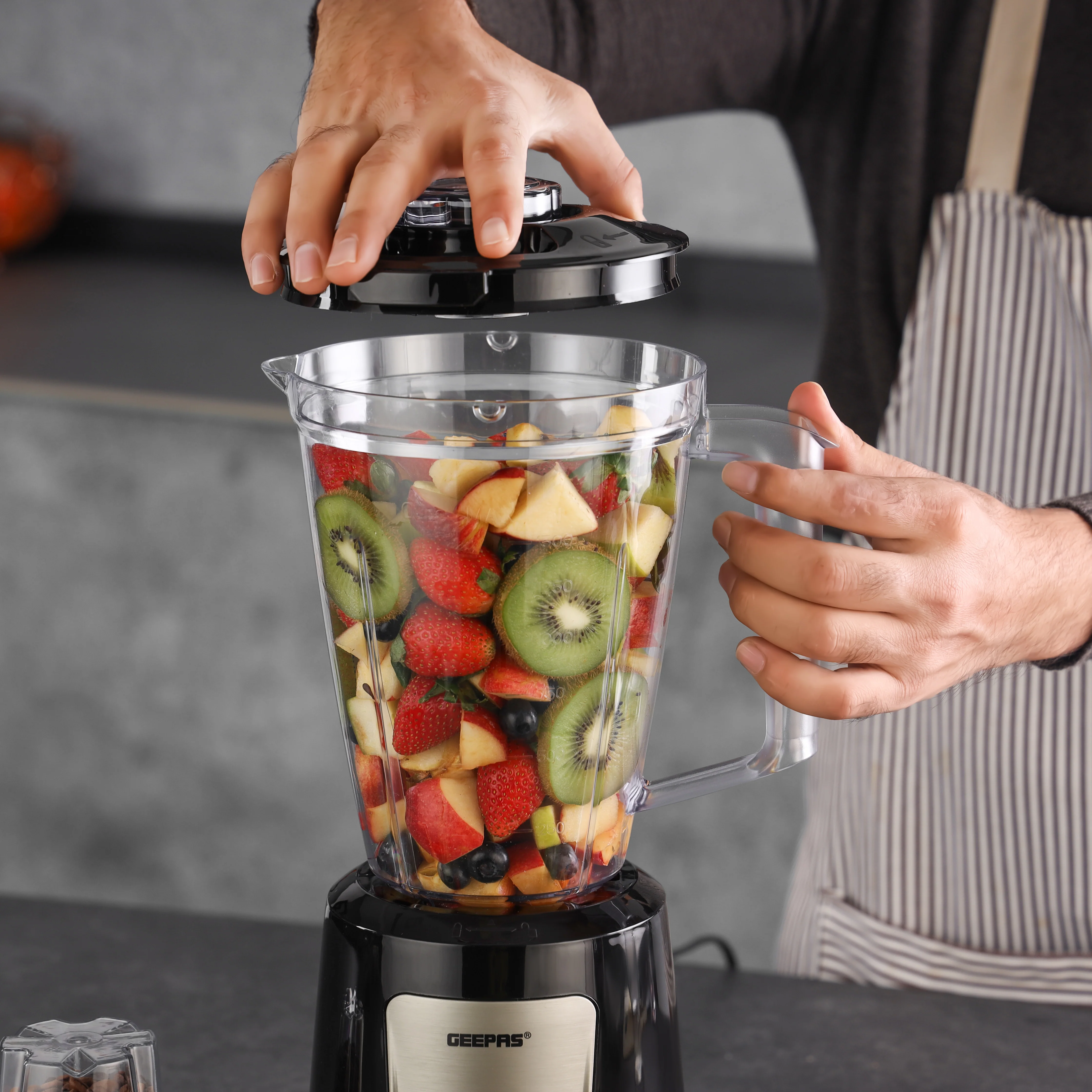Geepas GSB44030N 2-in-1 Blender & Grinder| 550W copper motor with 1.5L jar, coffee grinder & pulse function| safety lock System & Durable Stainless-Steel Blades| - Image 4