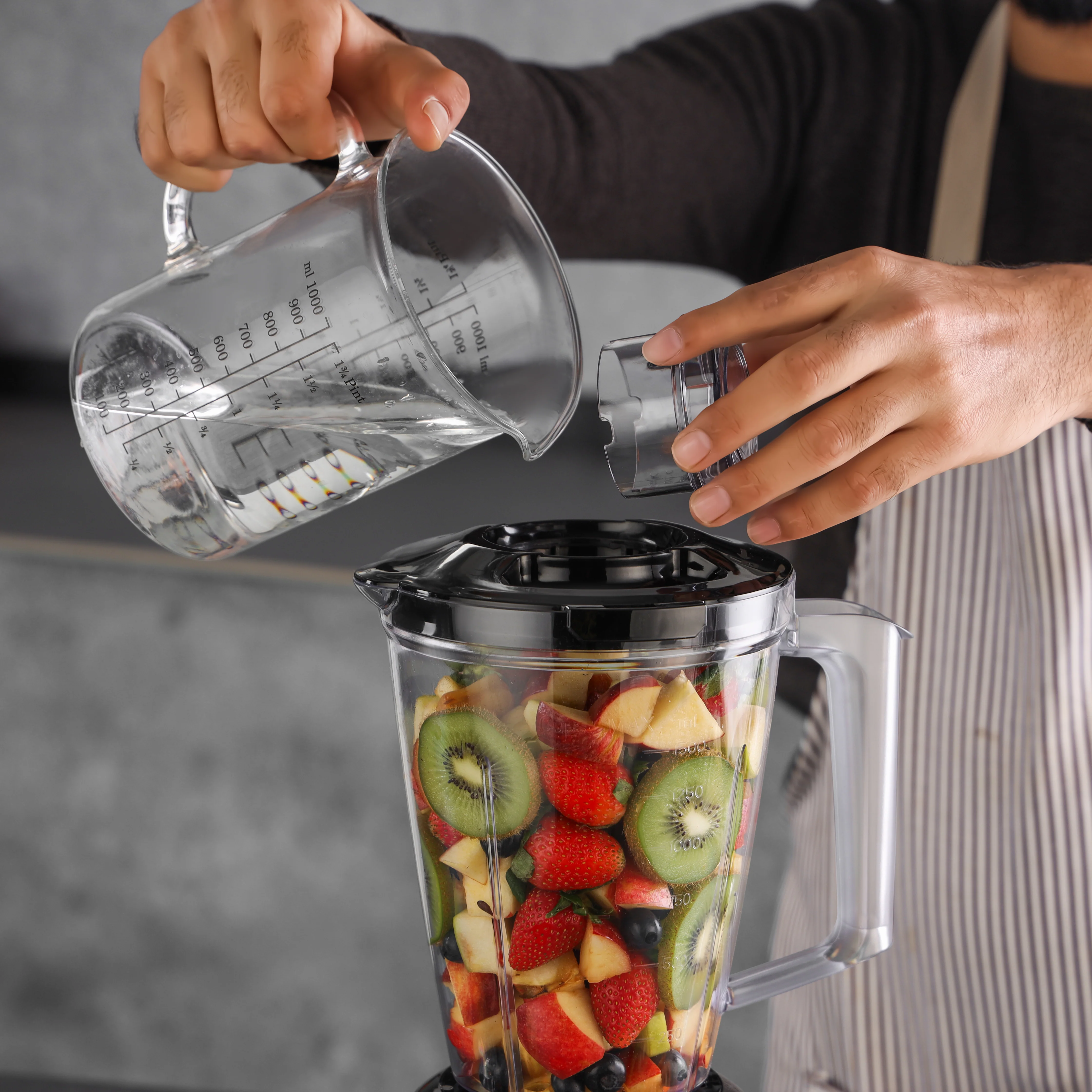 Geepas GSB44030N 2-in-1 Blender & Grinder| 550W copper motor with 1.5L jar, coffee grinder & pulse function| safety lock System & Durable Stainless-Steel Blades| - Image 5