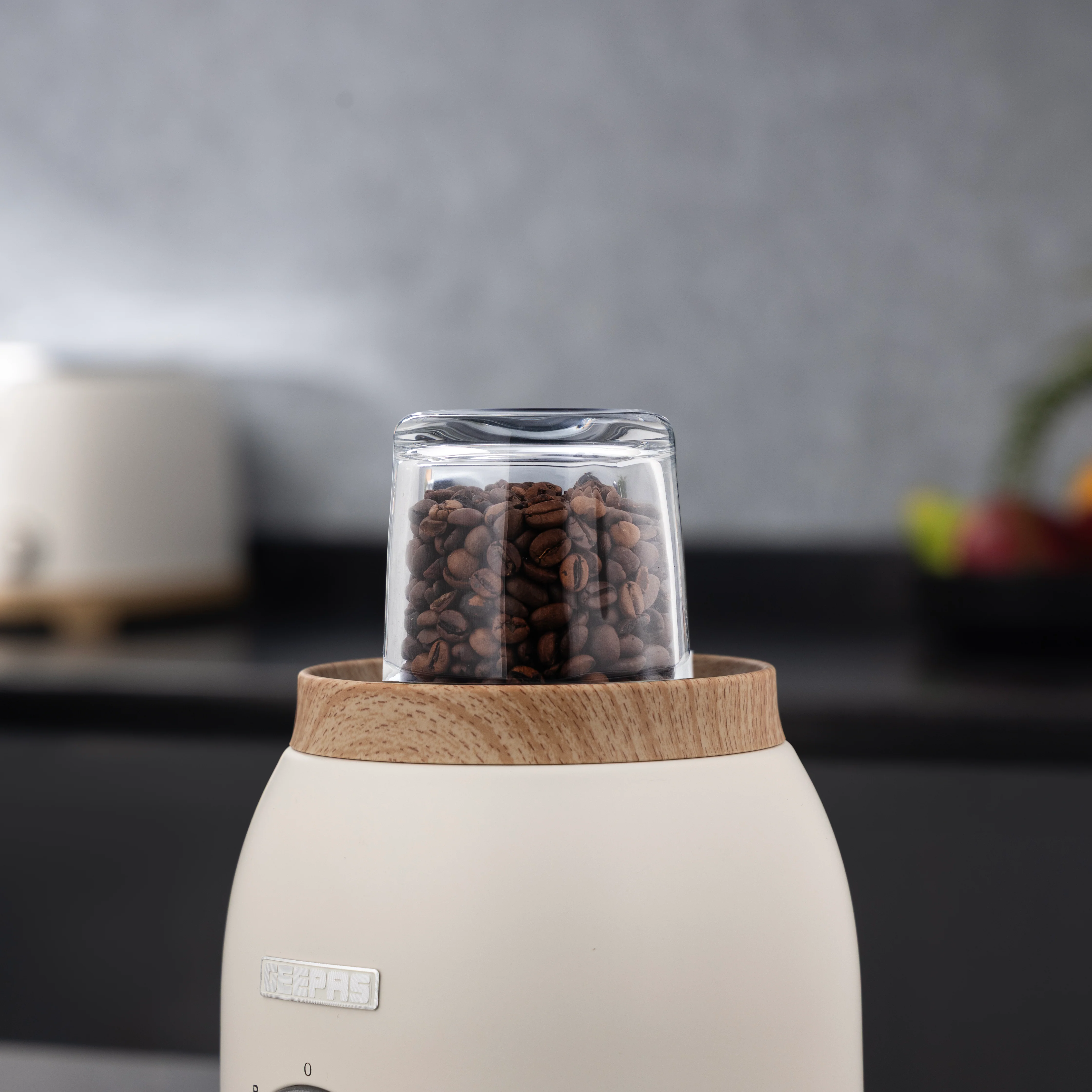Geepas GSB44045UK-CR 2-in-1 Blender| 800W, 1.5L glass jar, grinder attachment & 6-blade stainless steel blades| Safe Lock Mechanism, pulse control and safe lock| - Image 3