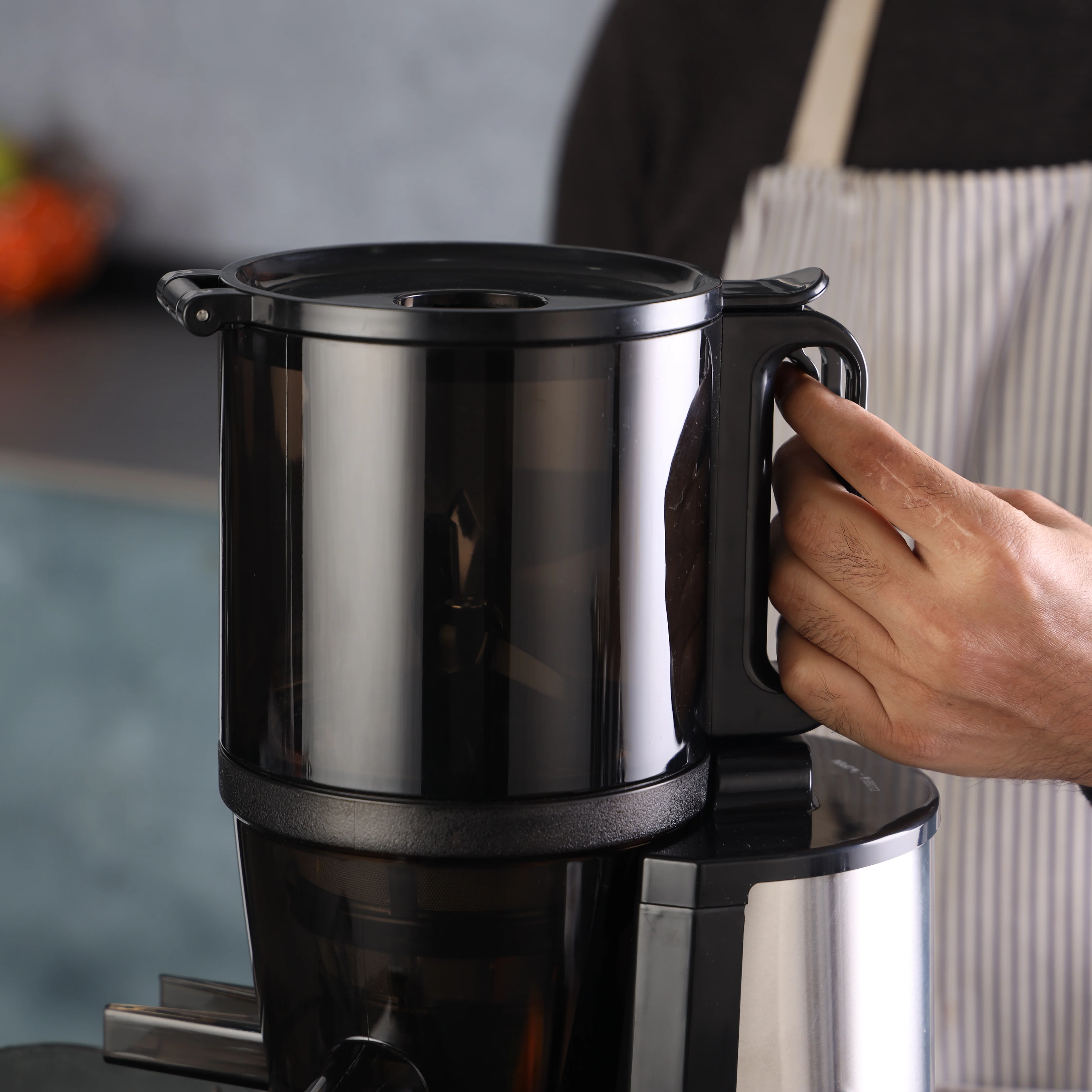 Geepas GSJ44019UK Slow Juicer| 1.0 Liter Capacity, Full Copper Motor and Overloading Safety| Juicing Machine, 140 mm Feeding Tube, Non-Slip Feet & Black Colour| - Image 4