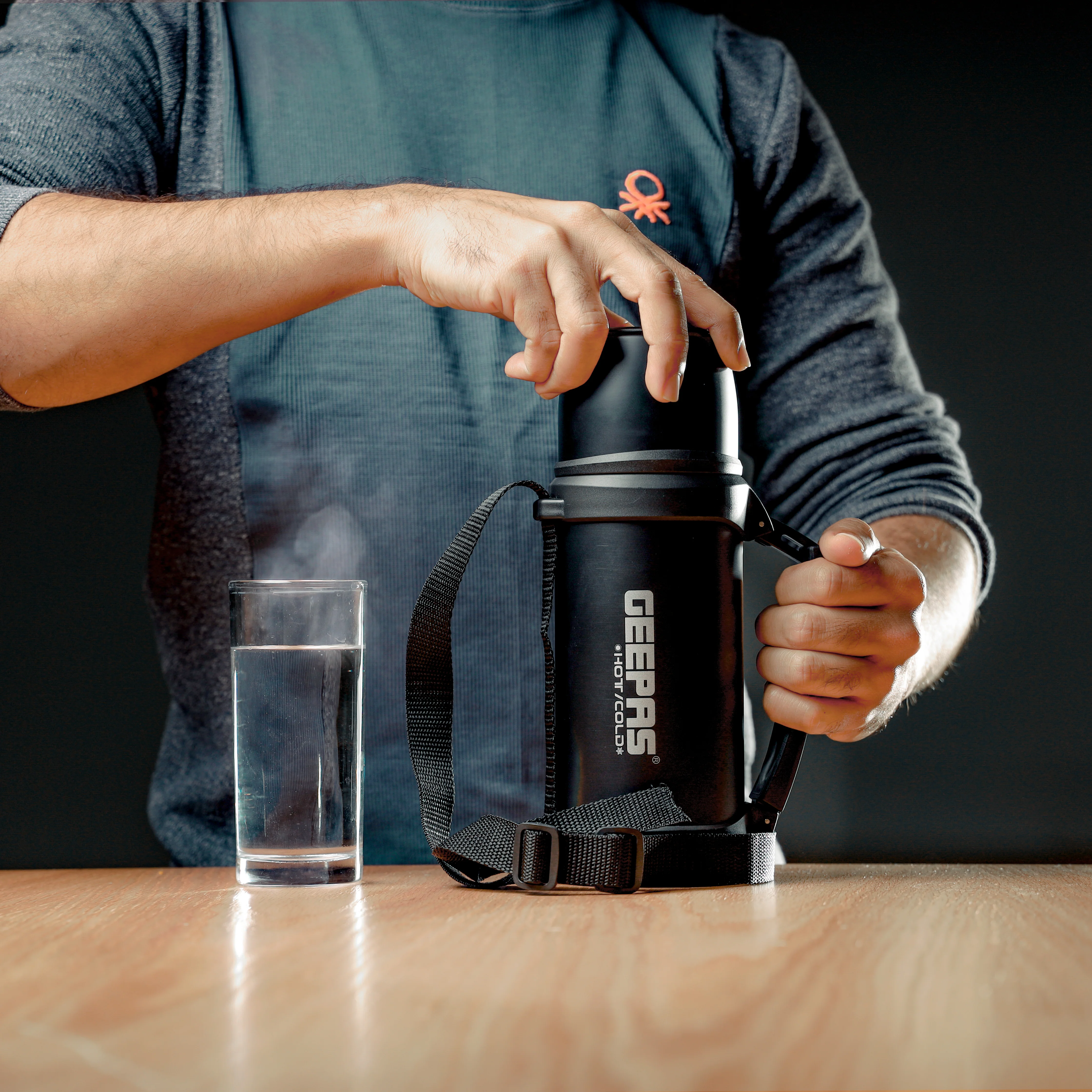 Geepas GSVF4116 Stainless Steel Vacuum Flask | 0.8 L Capacity, Double Wall Insulation Keeps Beverages Hot & Cold for 24 Hours| Durable Design and Easy to Clean| - Image 3