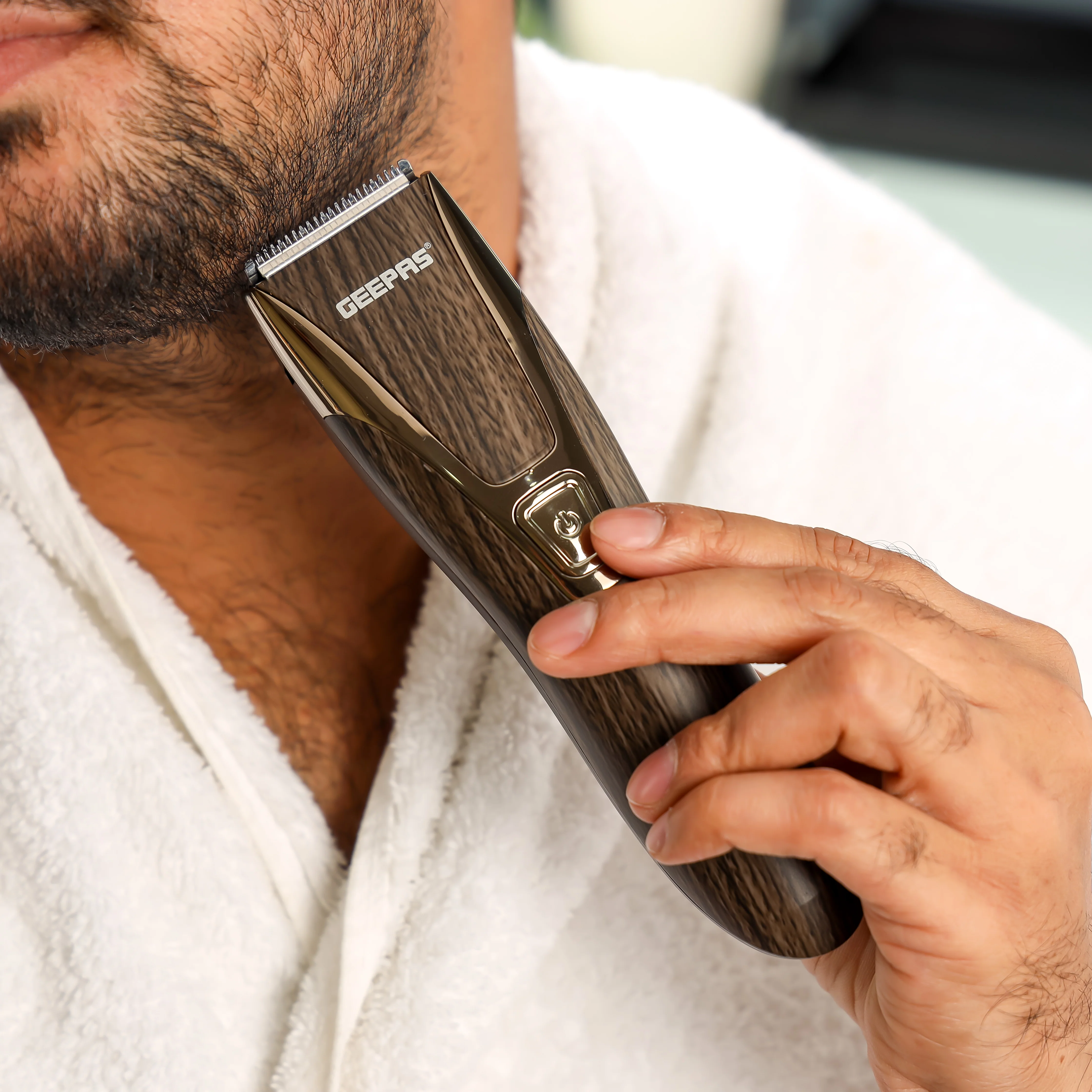 Geepas GTR31N Rechargeable Hair Clipper| Stainless Steel Blade & 600mAh Rechargeable Battery| Durable, Cordless Operation, Precision Cutting & Easy Maintenance| - Image 3