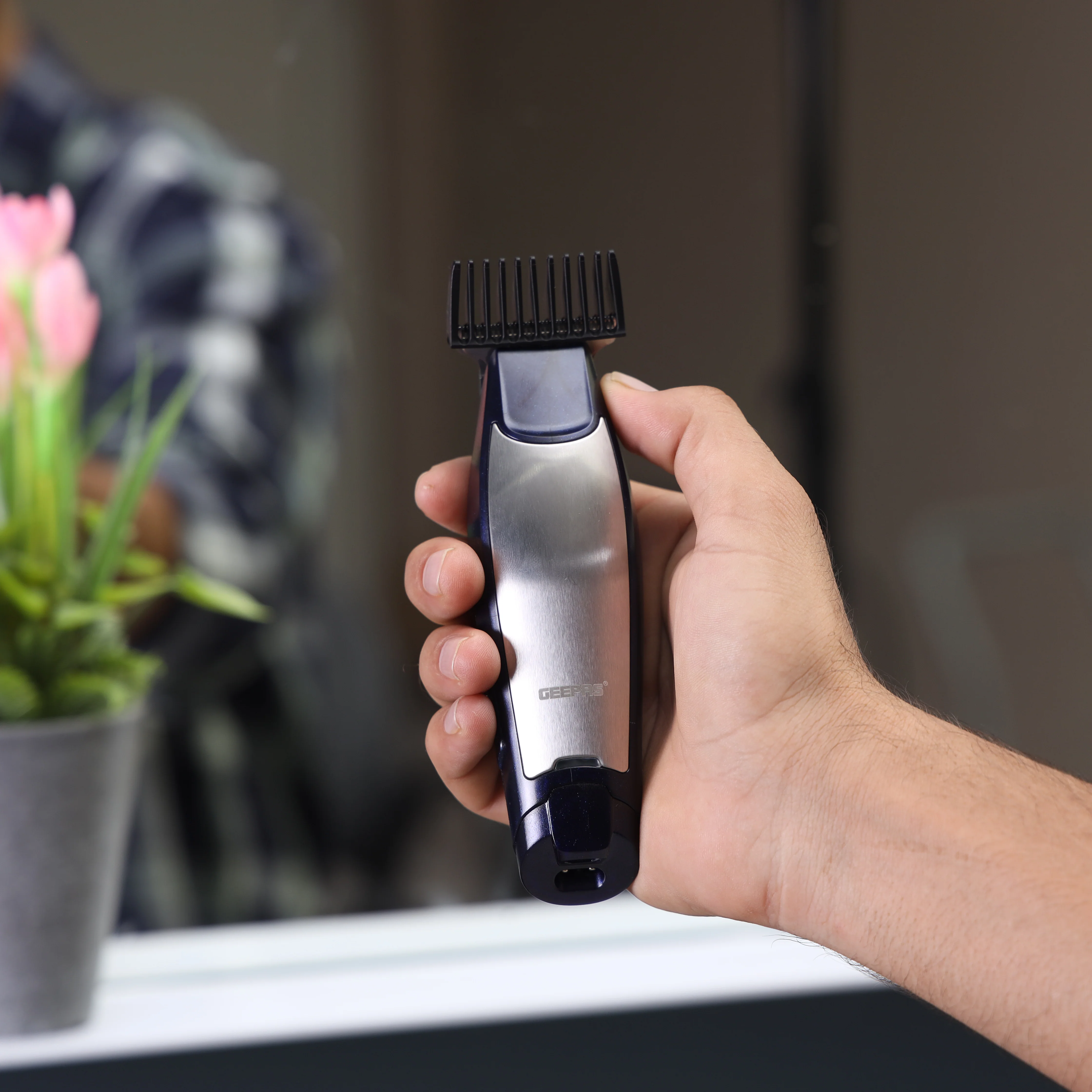 Geepas GTR56022 Professional Hair & Beard Trimmer | 60 Min Use, Zero Overlap Blades | Corded & Cordless, Low Noise, USB/DC Adaptor, Accessories | 2 Years Warranty - Image 6