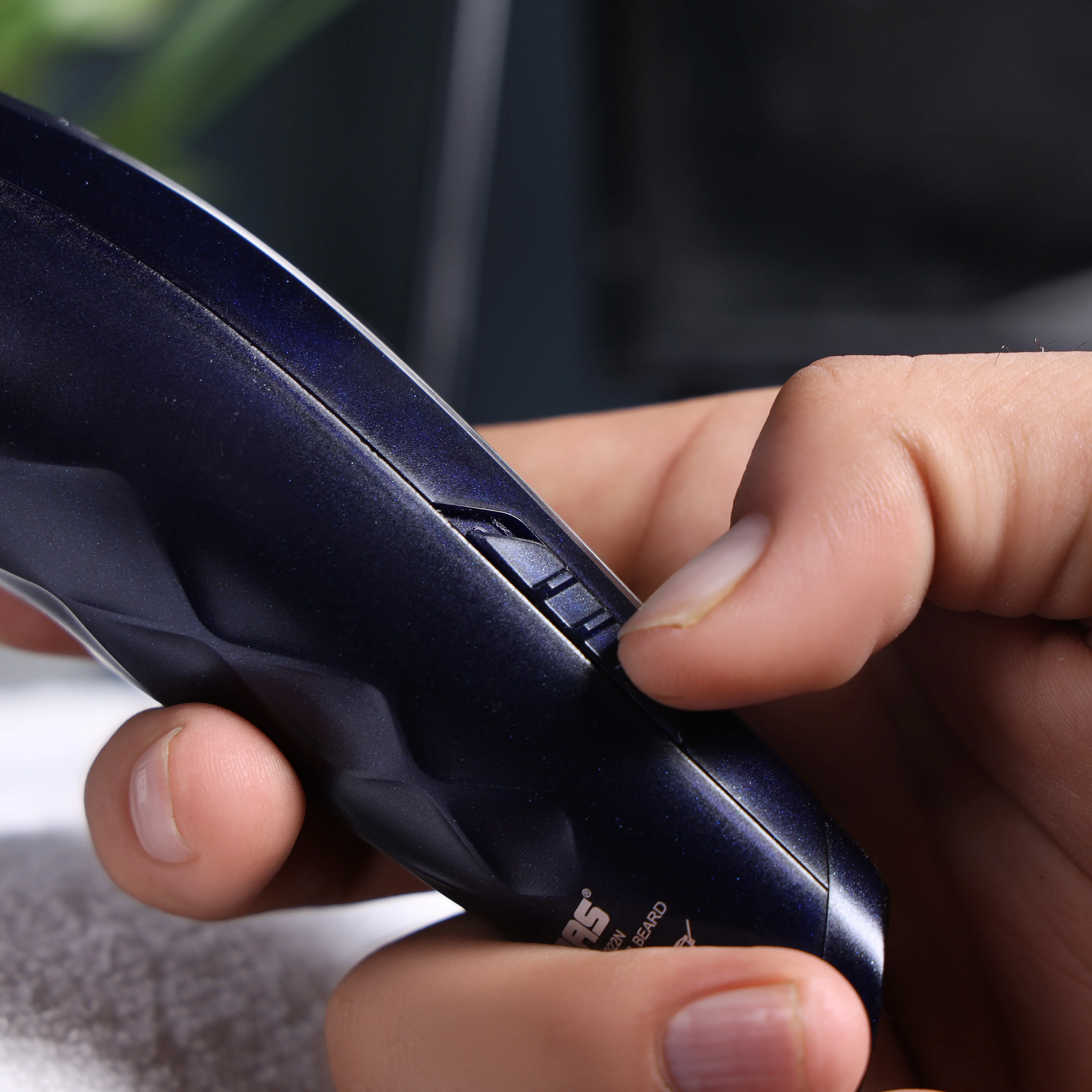 Geepas GTR56022 Professional Hair & Beard Trimmer | 60 Min Use, Zero Overlap Blades | Corded & Cordless, Low Noise, USB/DC Adaptor, Accessories | 2 Years Warranty - Image 8
