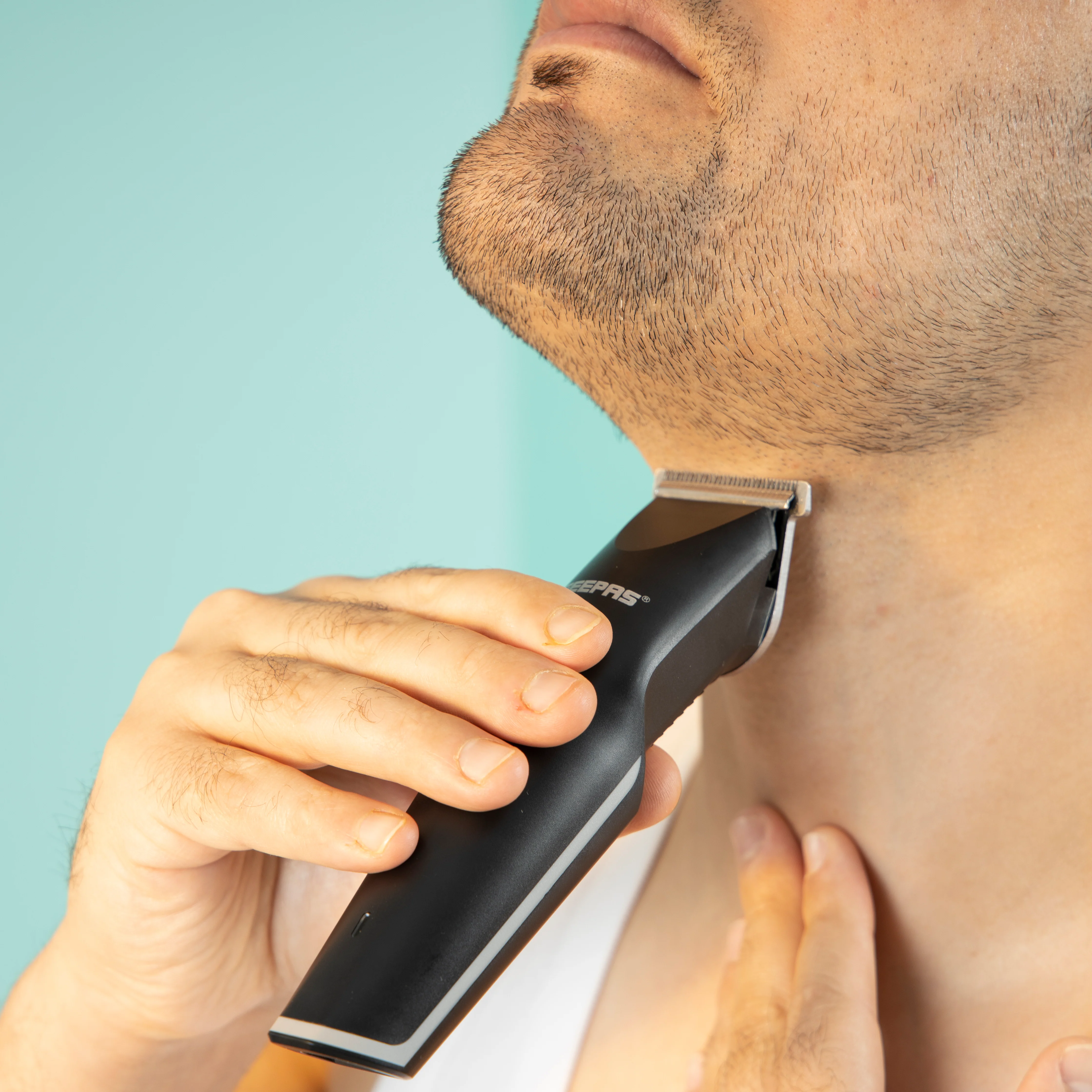 Geepas GTR8126N Rechargeable Trimmer| Precision Steel Blades, Cordless Grooming & 40-Minute Runtime| Built-in Battery, 6–8Hr Charging & High Cutting Performance| - Image 4
