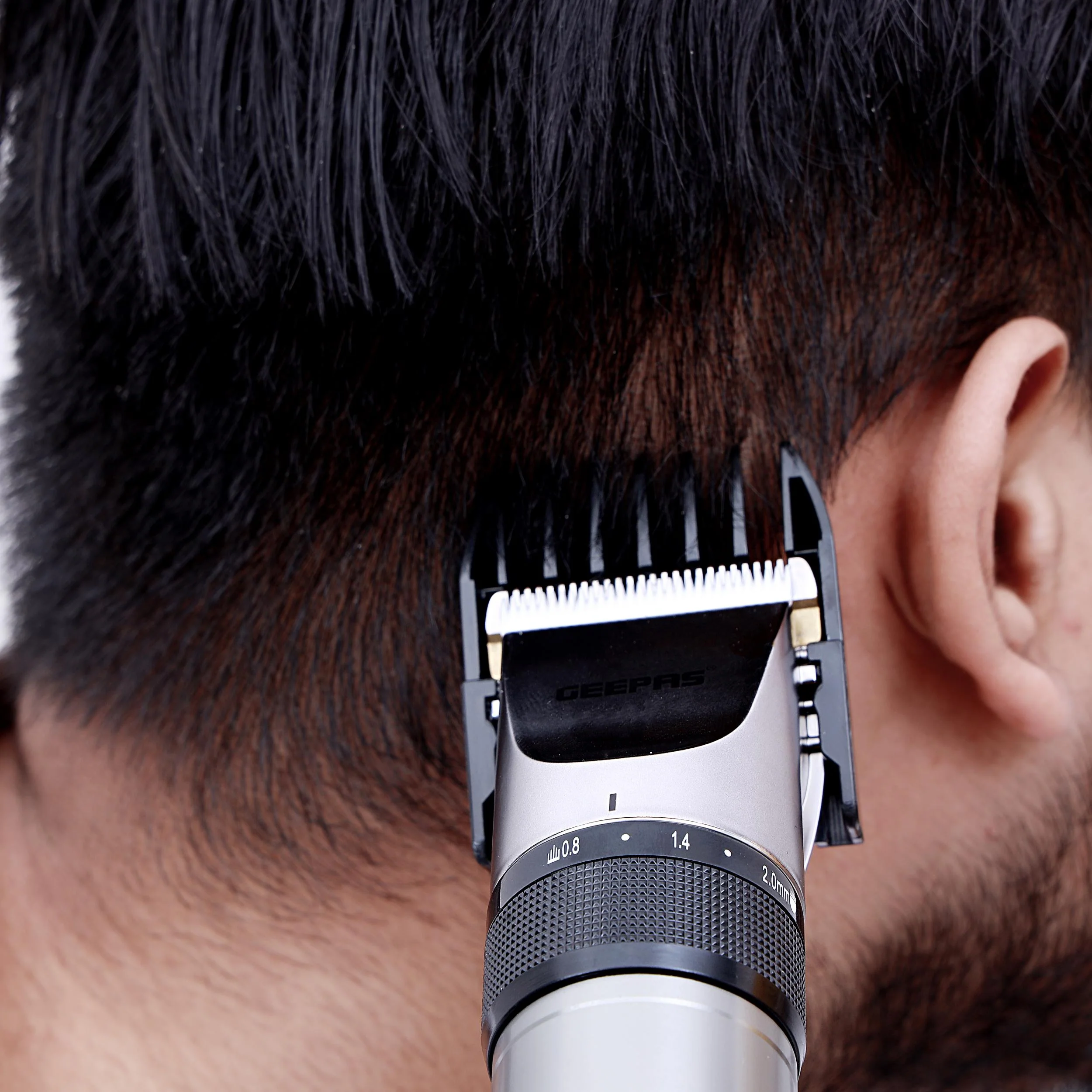 Geepas GTR8711 Rechargeable Professional Hair Clipper | 2000mAh Lithium Battery, 4H Working Time & Fast Charging | Indicator Light, Ergonomic Design & ABS Body| - Image 3