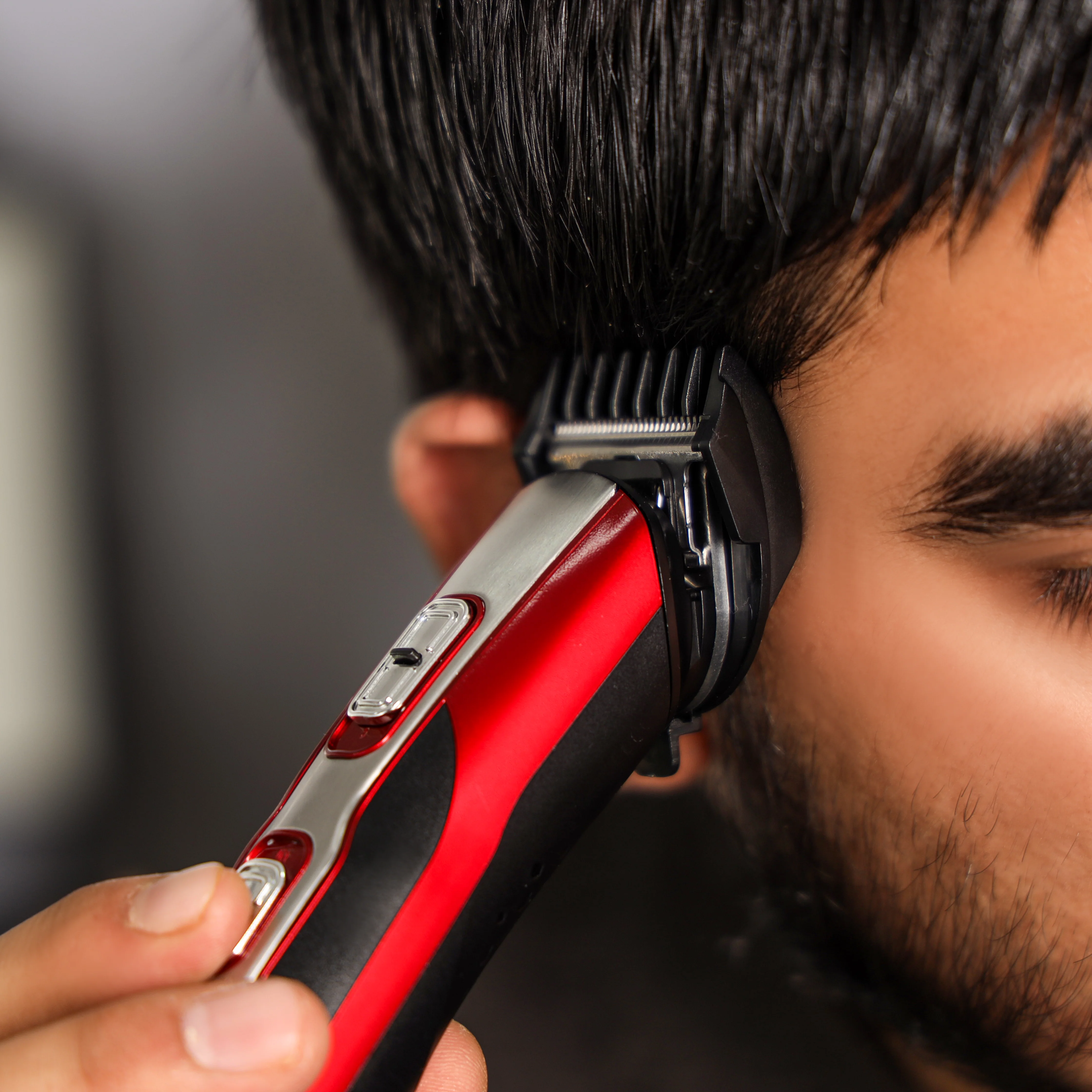 Geepas GTR8724 11-in-1 Rechargeable Grooming Kit| Stainless Steel Blades & 600mAh Lithium Battery| Durable, 3-Hour Continuous Runtime and Multiple Attachments| - Image 3