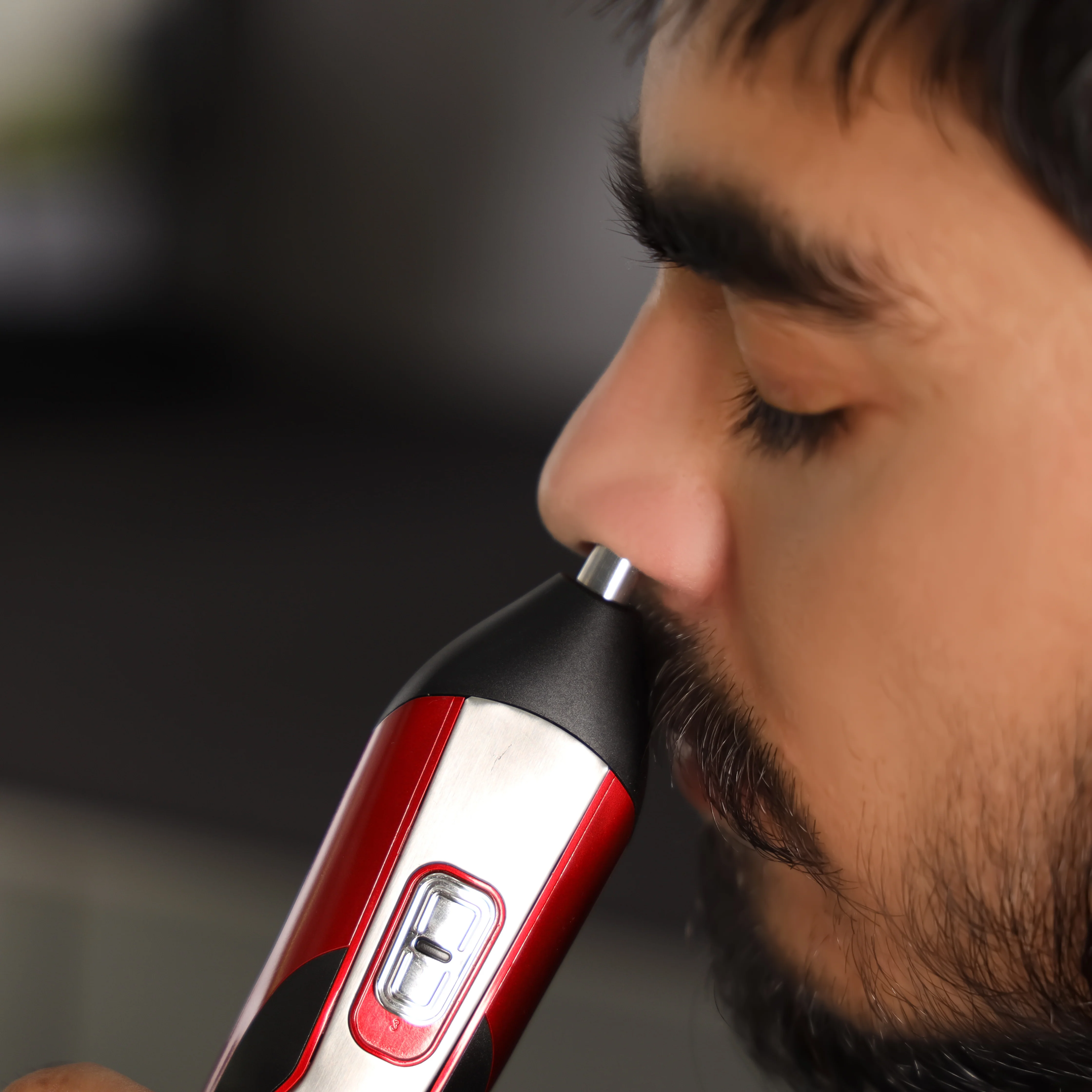 Geepas GTR8724 11-in-1 Rechargeable Grooming Kit| Stainless Steel Blades & 600mAh Lithium Battery| Durable, 3-Hour Continuous Runtime and Multiple Attachments| - Image 4