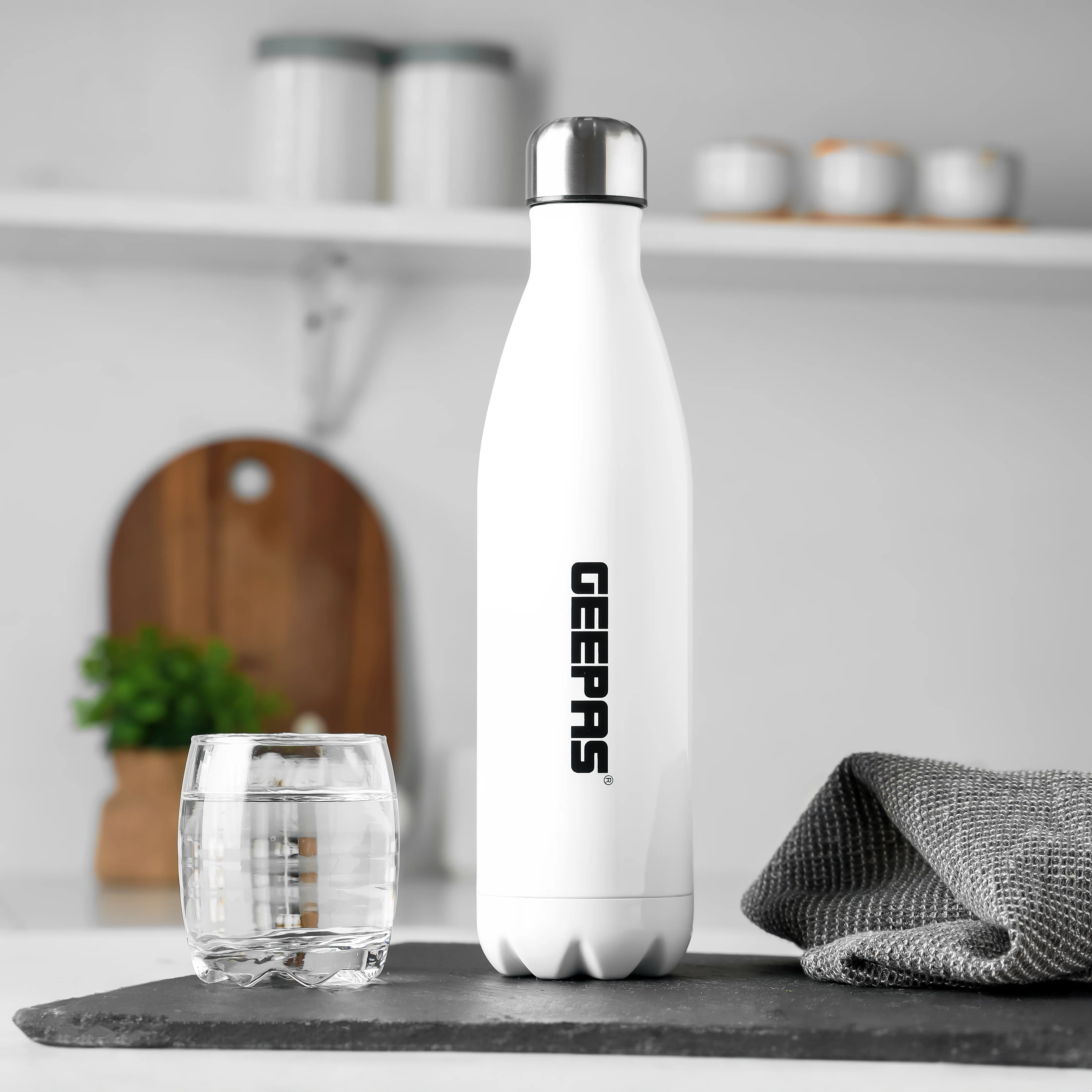 Geepas GVF27020 Stainless Steel Vacuum Flask | 750ml, Double Wall Insulation Keeps Beverages Hot | Cold up to 24 Hours with Leak Proof Design and Stylish Look| - Image 5