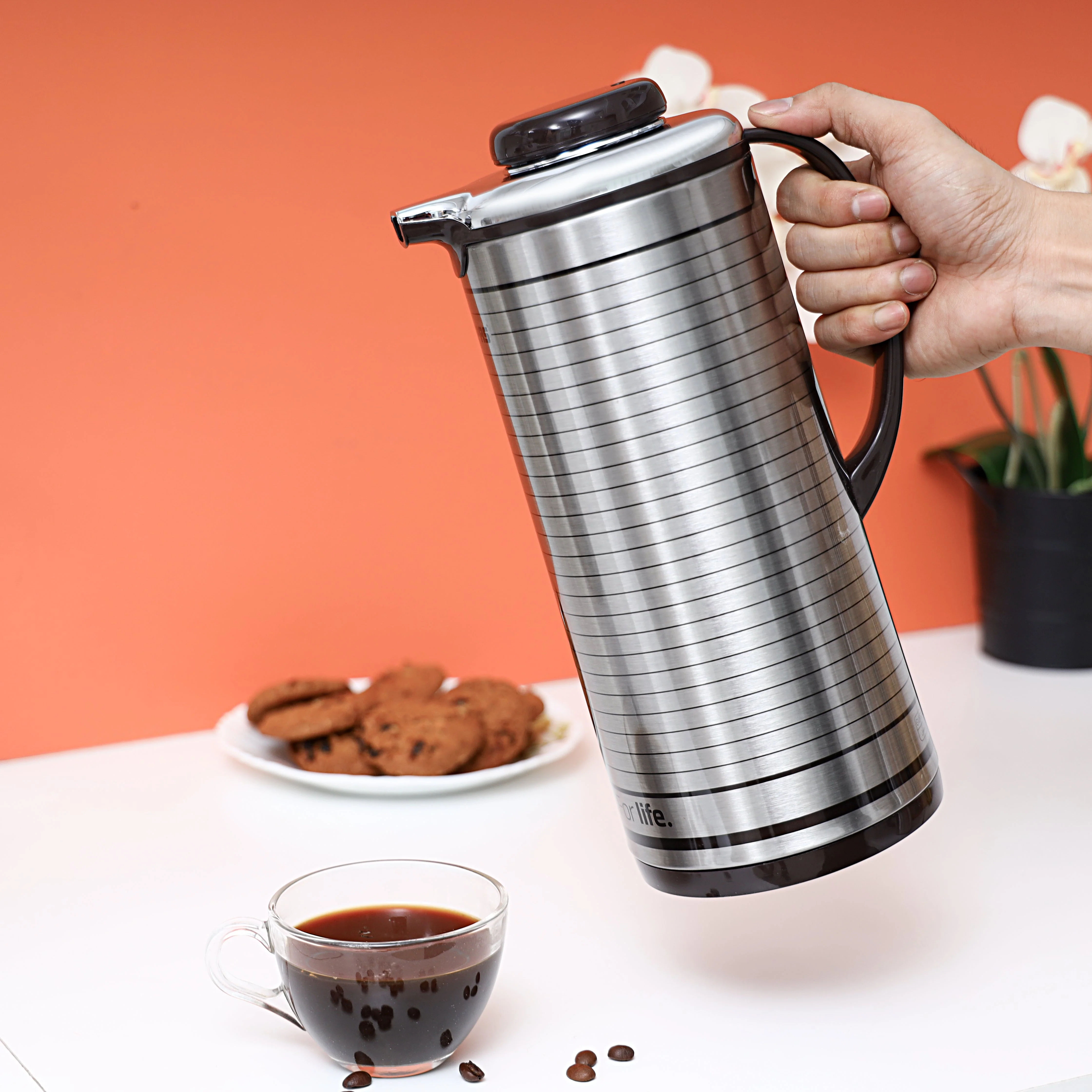 Geepas GVF5261 Vacuum Flask| Compact Design, 1.9L Capacity, Hot and Cold Insulation| Durable Plastic, Iron, Glass, Silica Gel Material and Keeping Drinks Fresh| - Image 3