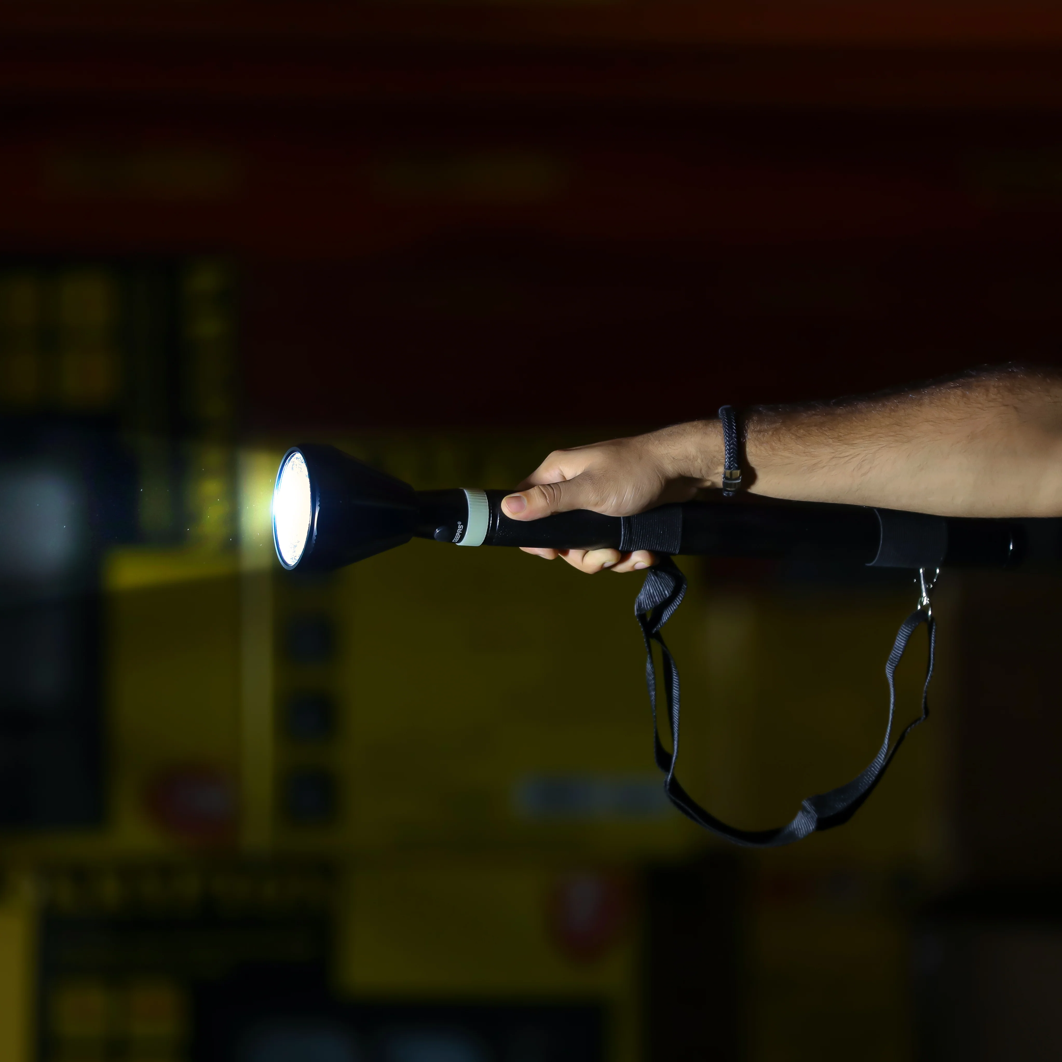Geepas Rechargeable LED Flashlight- GFL51056| Rechargeable Ni-Cd Battery, Aluminum Housing and Easy to Use| Energy Saving and XML-2 LED| Compact, Portable and Light-Weight Design with Strap and 5 Hours Operating Time| Perfect for Indoor and Outdoor Use| B - Image 2